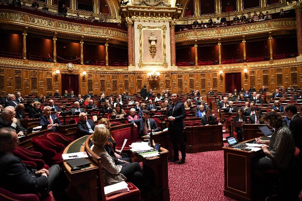 Réforme des retraites: les sénateurs entrent dans le dur, les renseignements attendent entre 1,1 et 1,4 million de manifestants en France mardi 7 mars