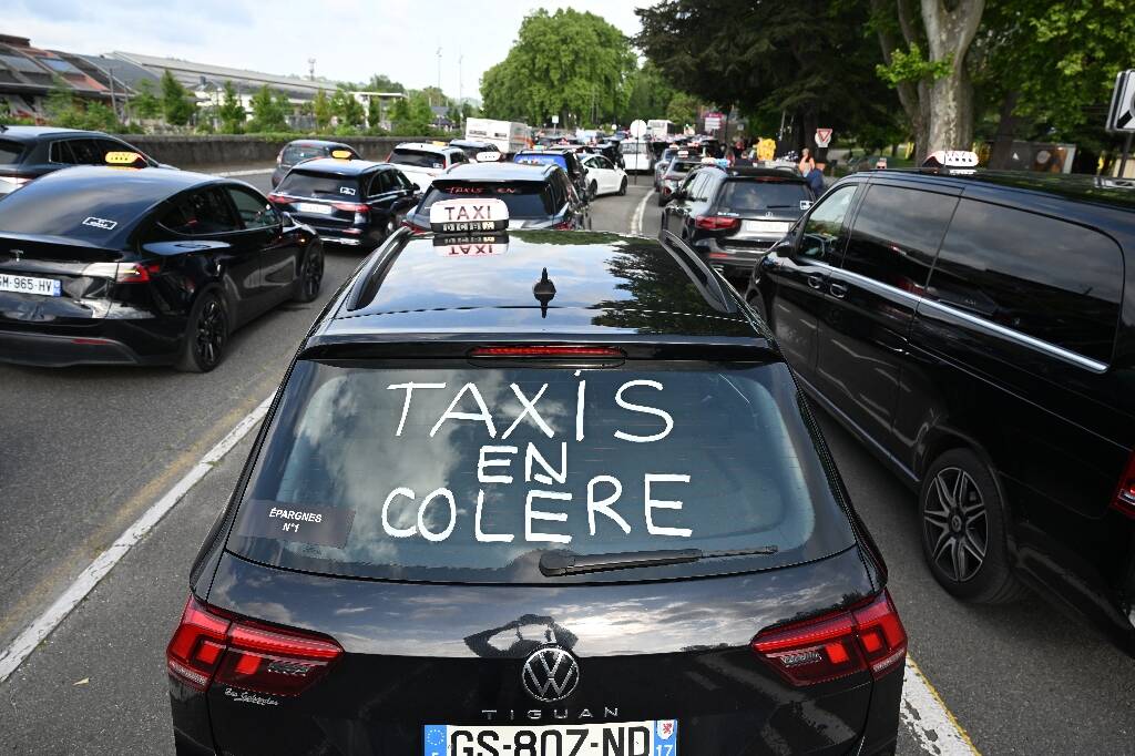 "On va faire de nous des travailleurs pauvres": les raisons de la colère des taxis ce lundi à travers la France
