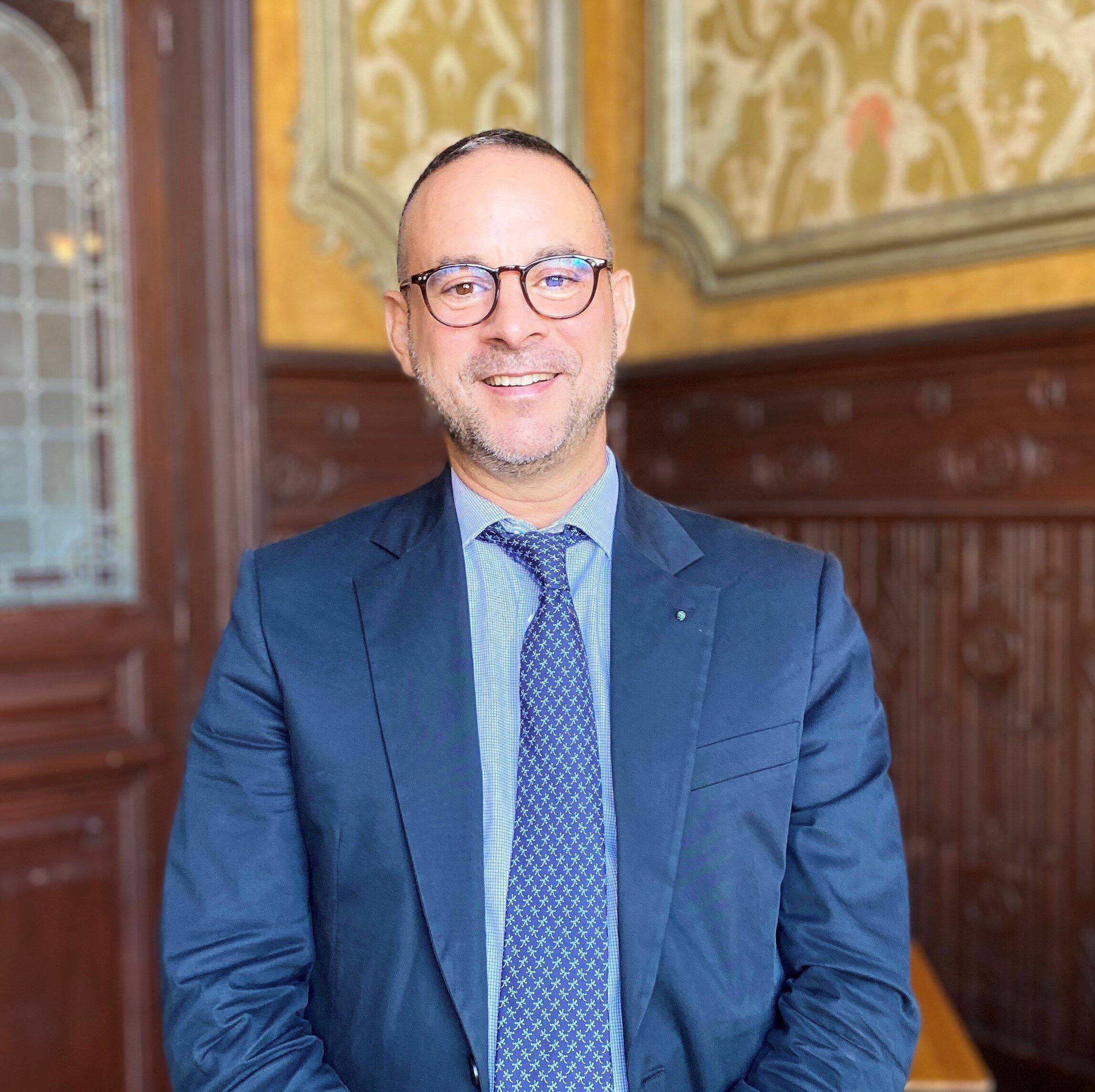 "C'est une icône pour tout le monde": rencontre avec l'essayiste Laurent Kupferman avant sa conférence sur Joséphine Baker à Cannes