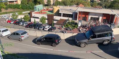 Les embouteillages quotidiens devant l'institut Fénelon provoquent le ras-le-bol à Grasse