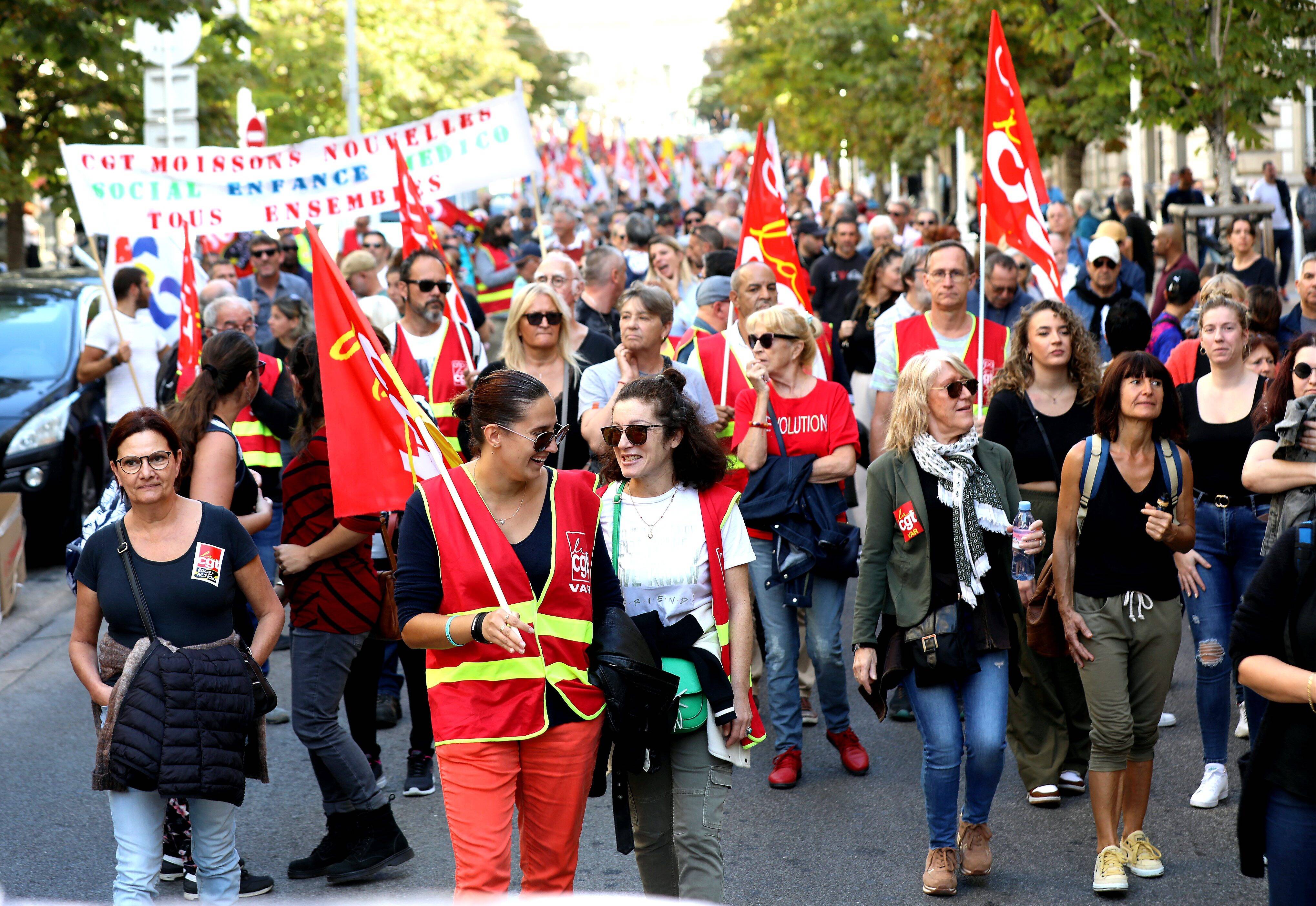 "On ne veut pas de milliards pour la guerre": la CGT et les élus locaux interpellent Emmanuel Macron pour sa venue à Toulon
