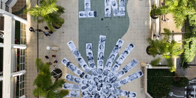 Près de 100 portraits de Beausoleillois affichés en pleine rue dans le cadre d'un projet initié par le photographe JR