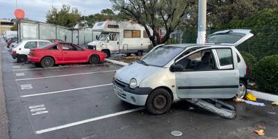 Des voitures désossées s'y entassent depuis des semaines: y a t-il une casse sauvage sur le parking de Carrefour à Antibes?