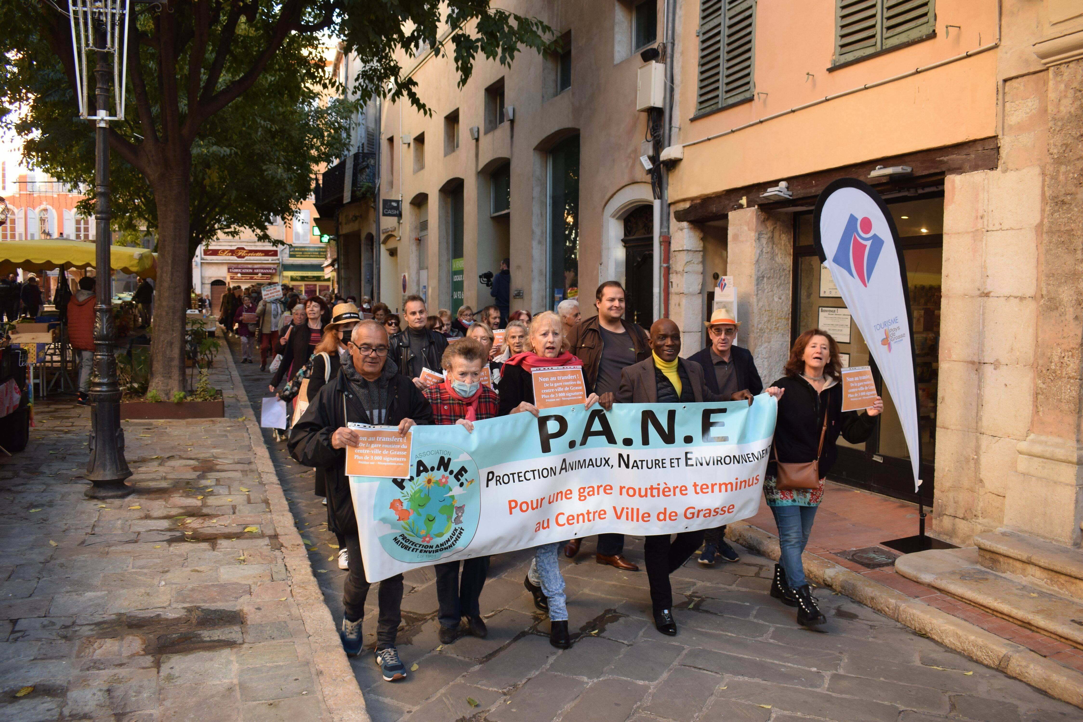 "Elle fait partie du patrimoine local": à Grasse, ils veulent le retour de la gare routière en centre-ville