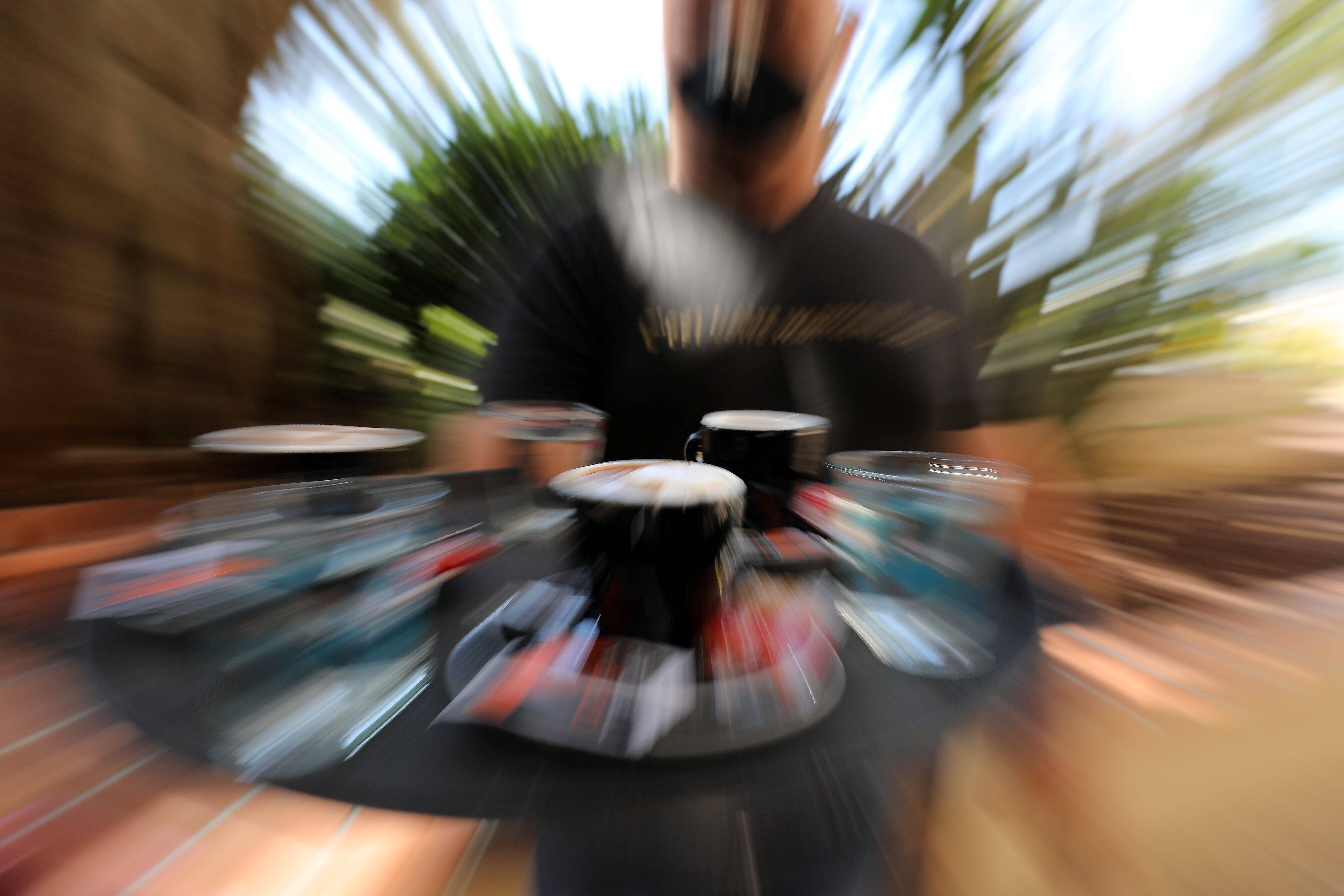 Projet de loi sur l'immigration: un "titre de séjour" pour mettre fin à la pénurie de main d'oeuvre dans les métiers en tension?