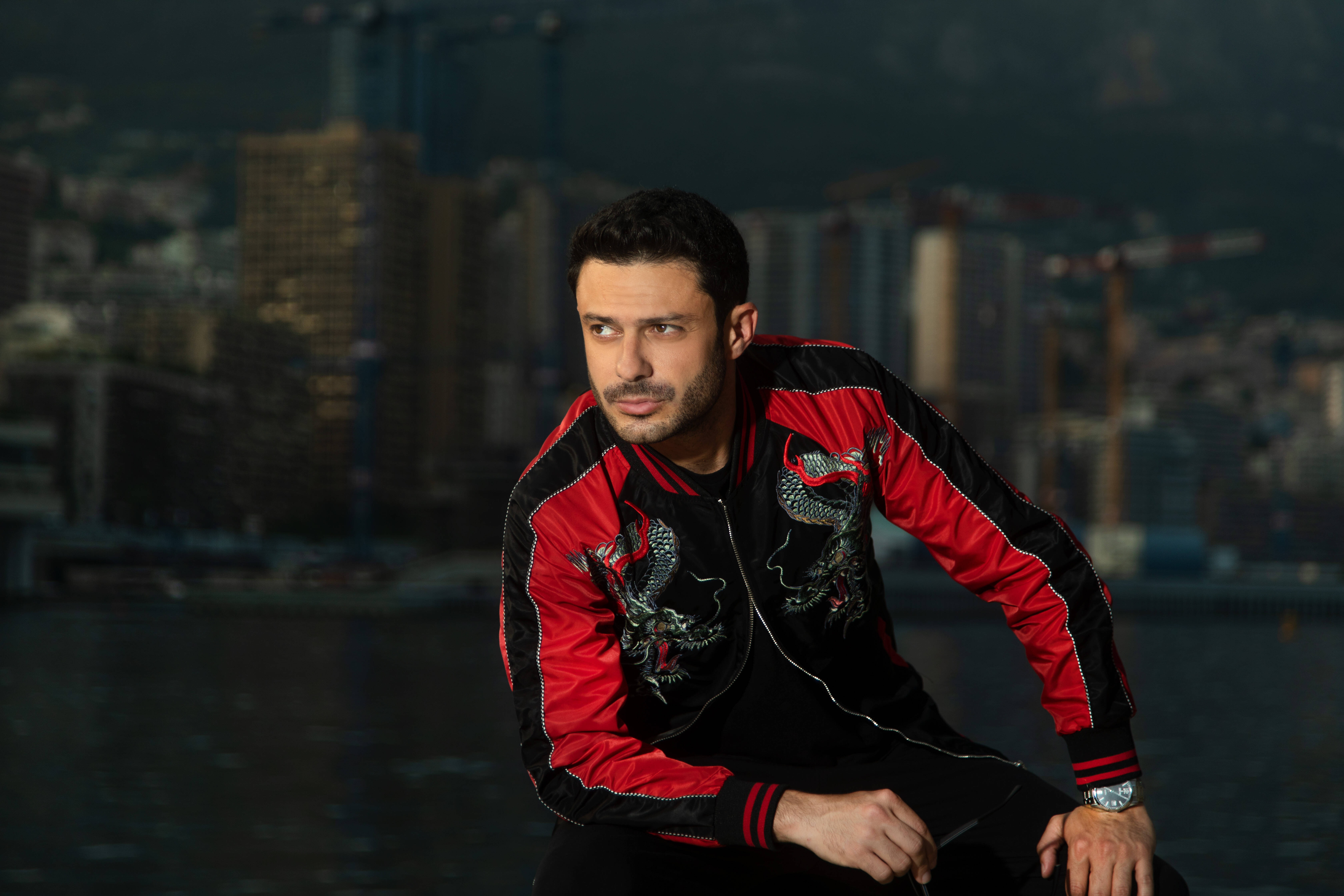 "C'est un rêve de gosse": les confidences du chanteur Grégory Bakian avant son concert au Casino de Paris