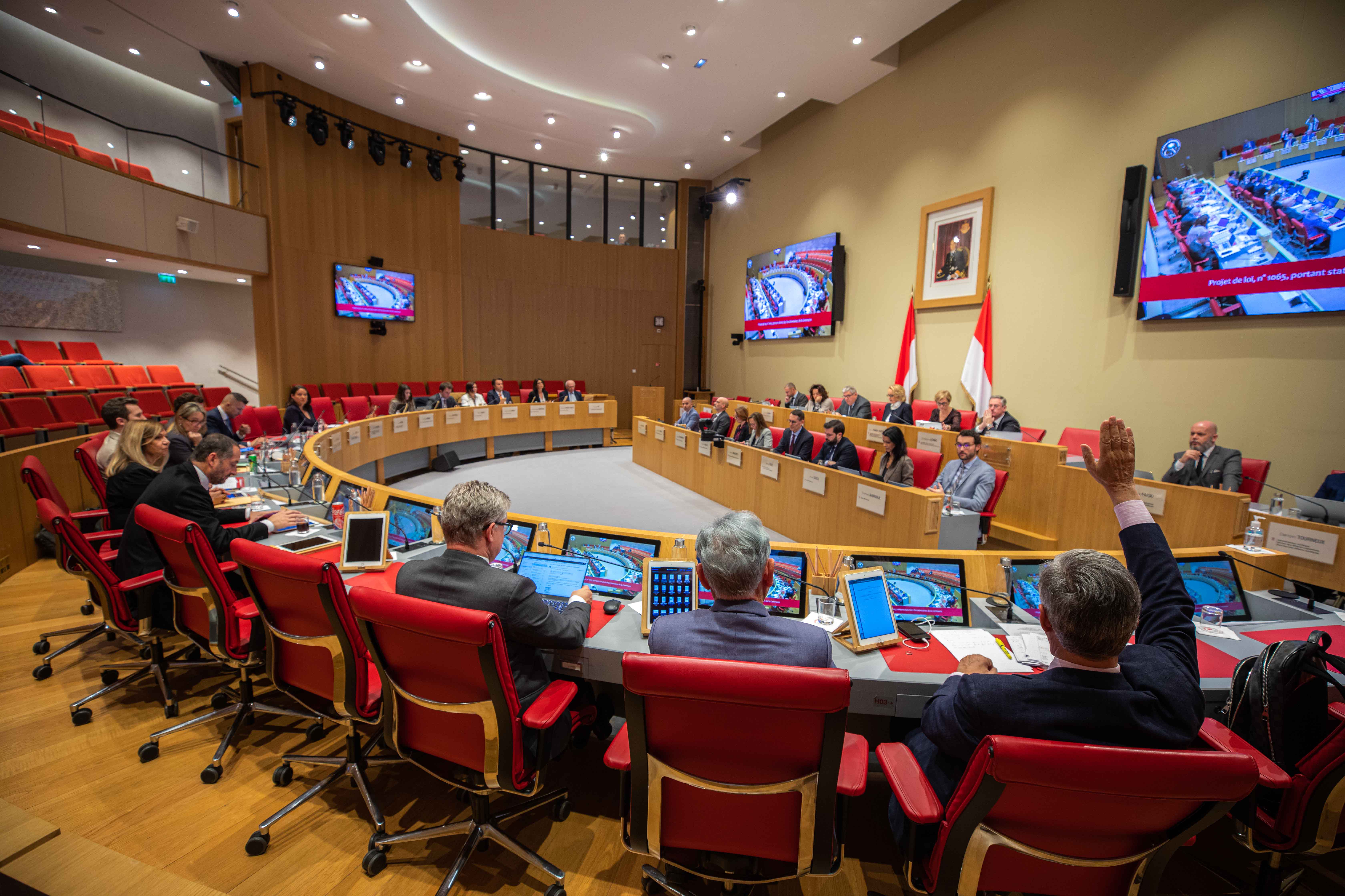 Hélios, Ehpad, Moods... Ce qu'il faut retenir des ultimes débats au Conseil national avant le vote du budget ce jeudi