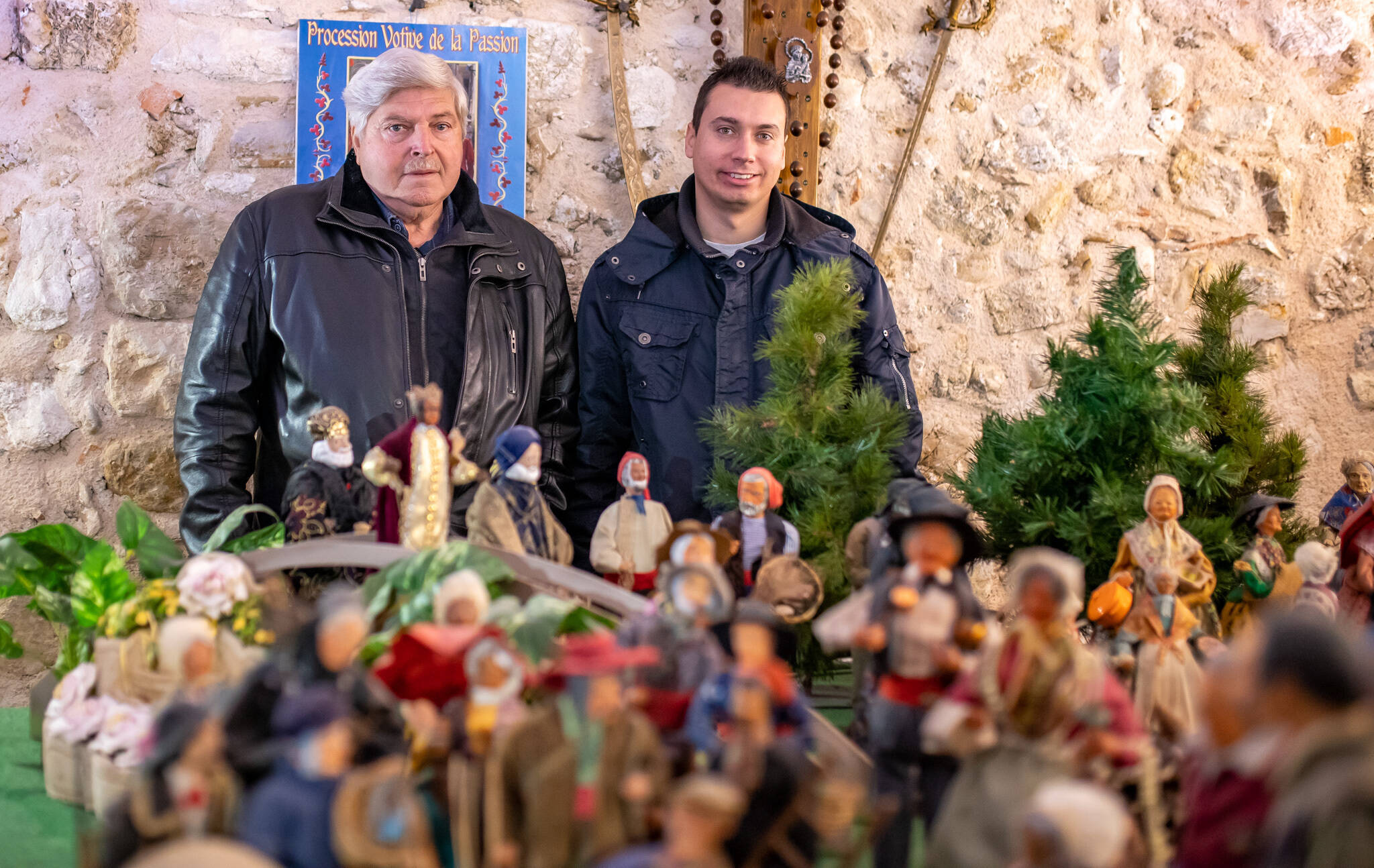 "On en a une quarantaine dans le village": un père et son fils racontent leur passion dévorante pour les crèches à Roquebrune-Cap-Martin