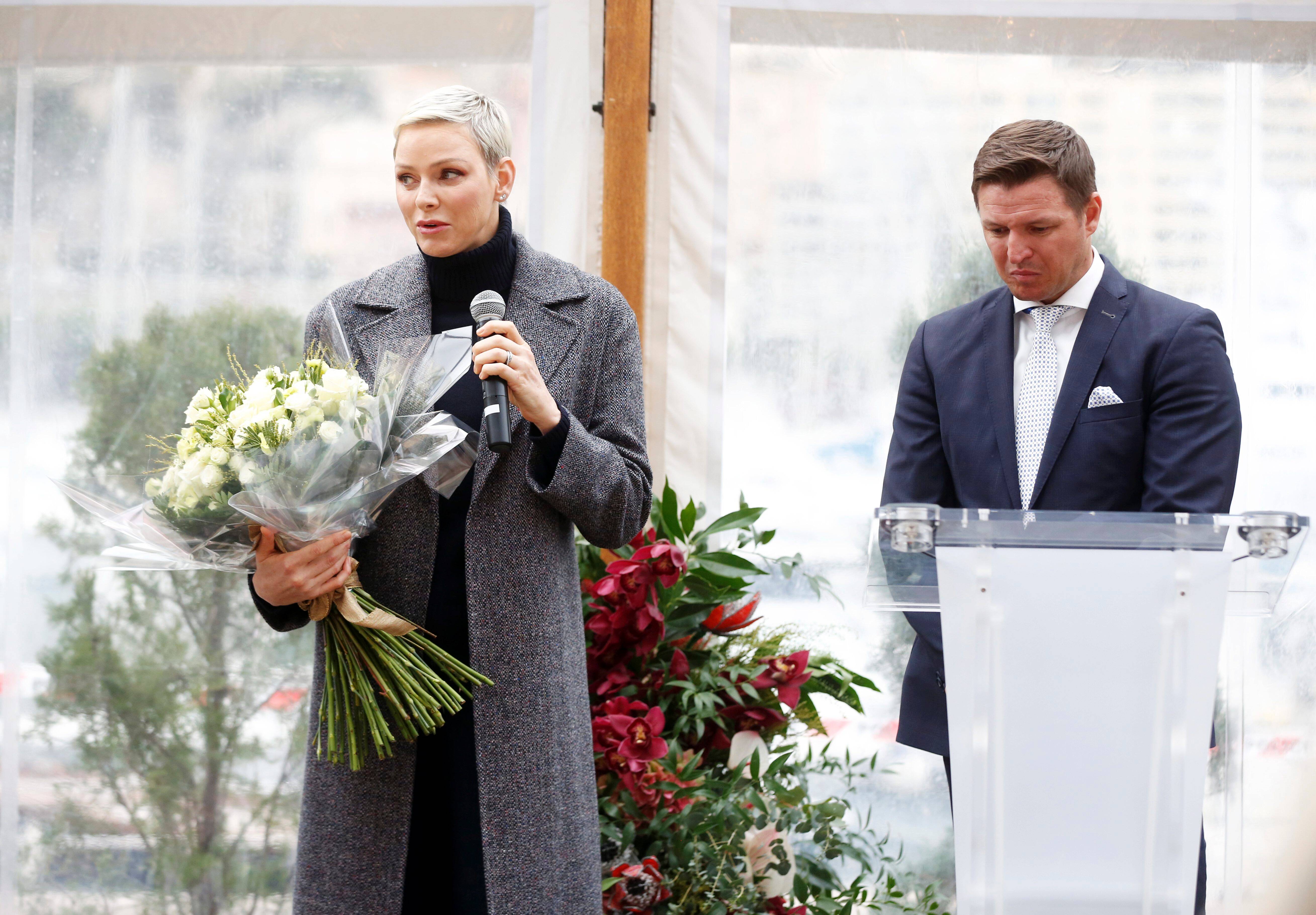 Emue, la princesse Charlène improvise un discours pour les 10 ans d'existence de sa fondation de lutte contre la noyade