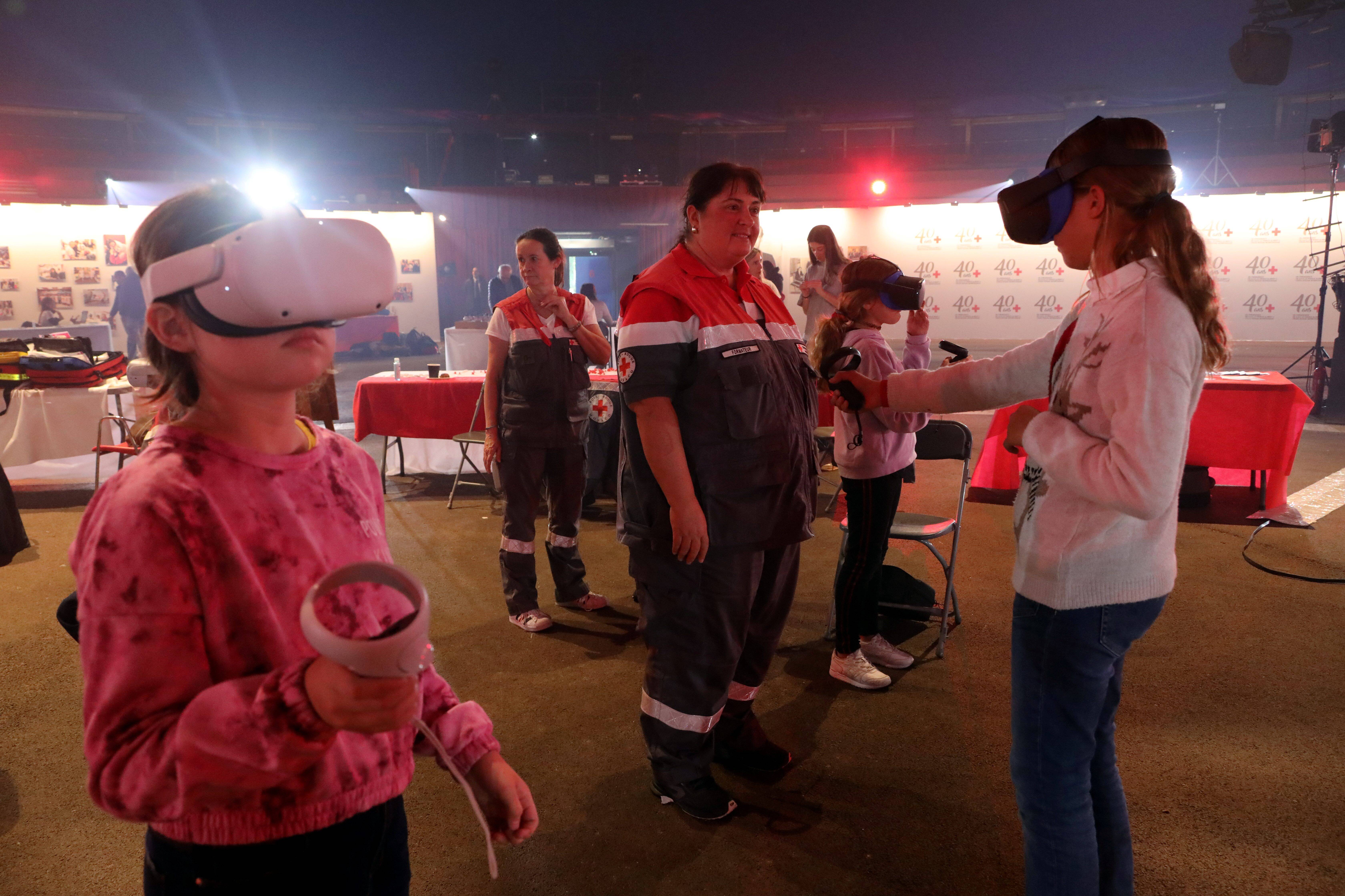 La Croix-Rouge monégasque invite des collégiens pour fêter les 40 ans de présidence du prince Albert II à sa tête