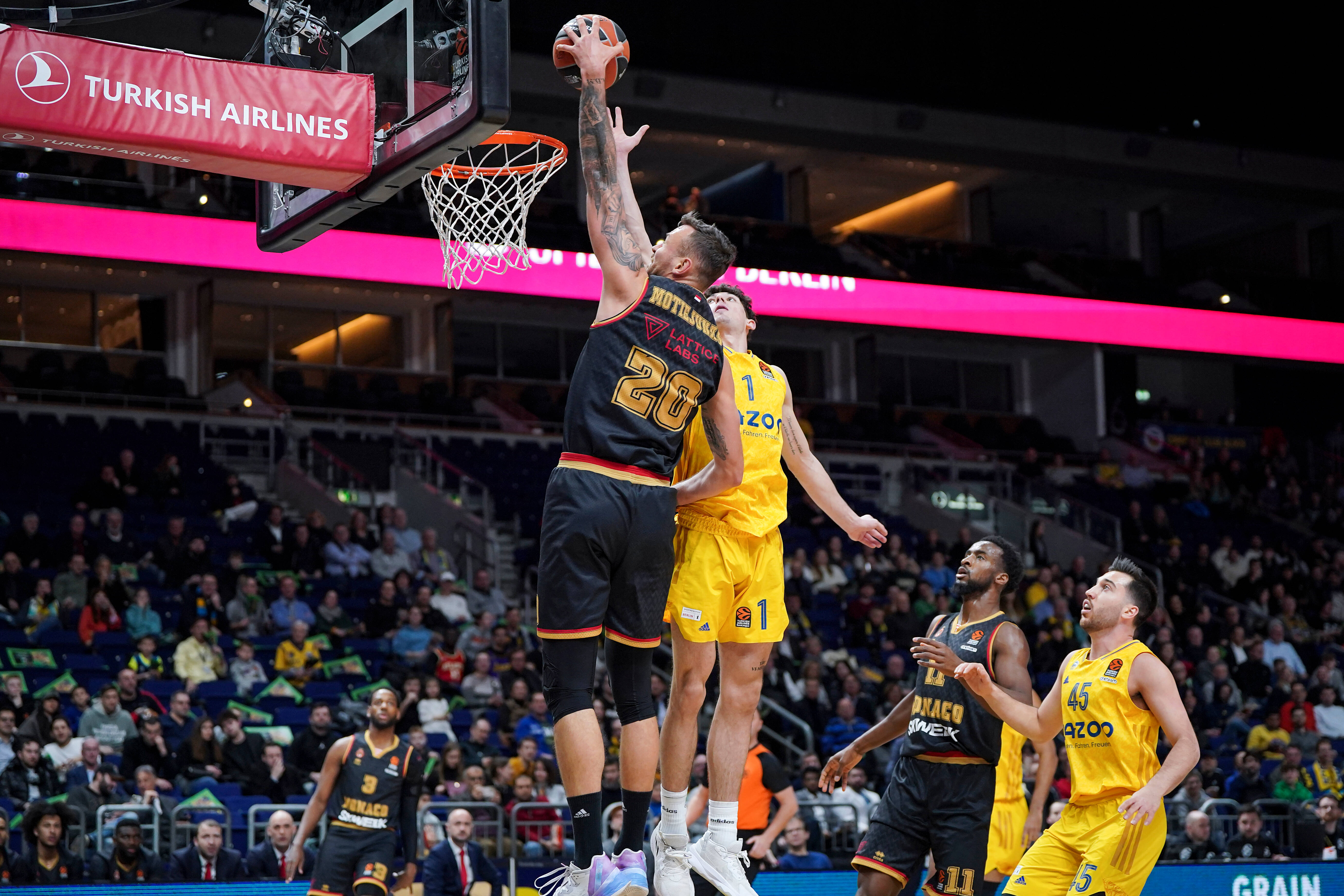 Euroligue: après Milan, la Roca Team terrasse Berlin en inscrivant à nouveau plus de 100 points