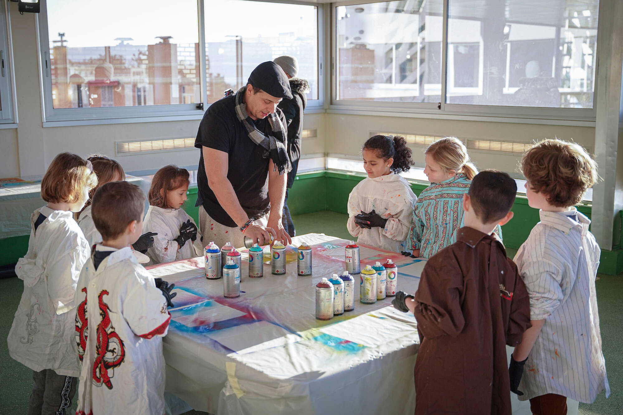 Cent écoliers se muent en artistes pour porter la cause des femmes dans le sport à Monaco