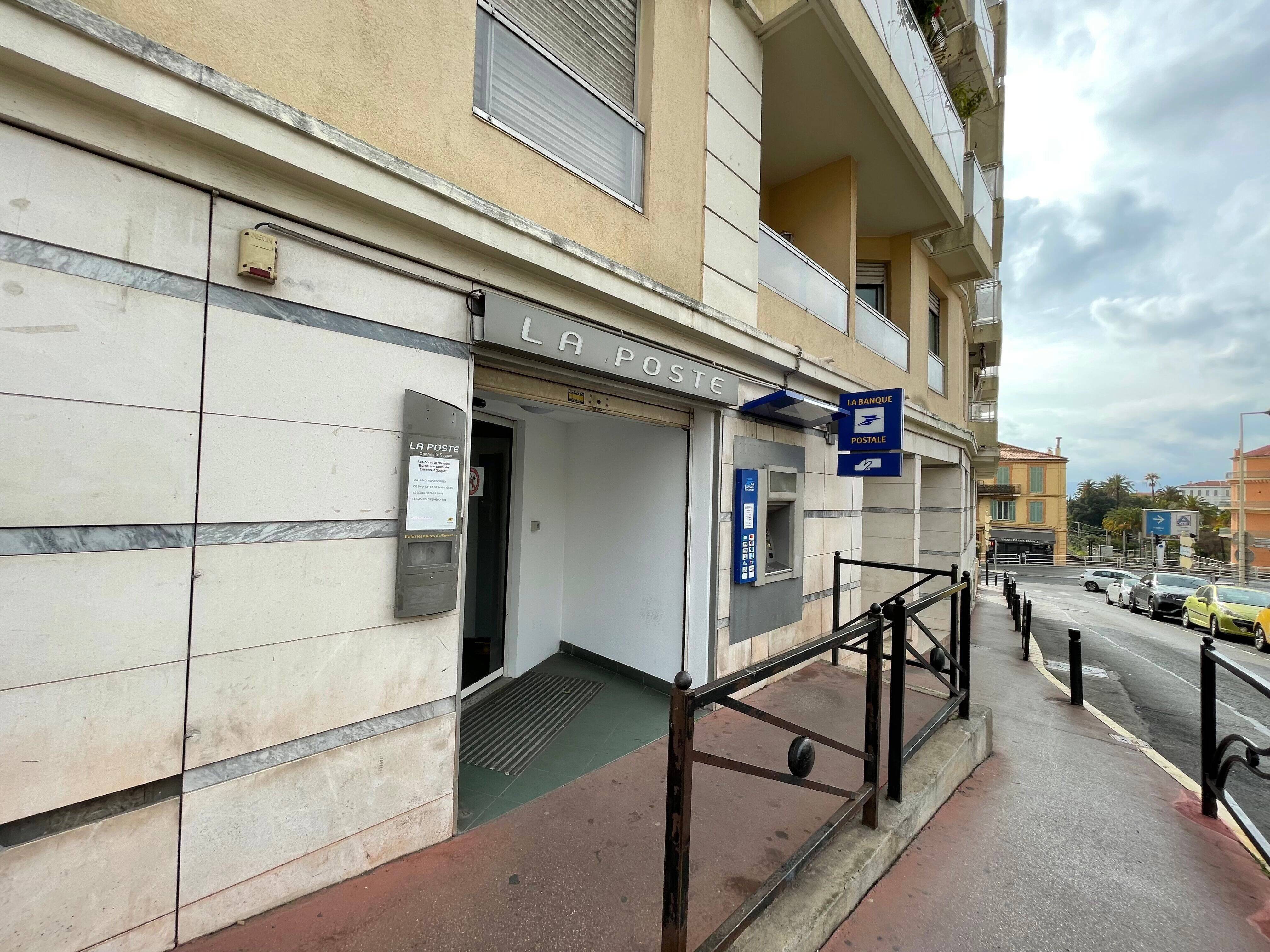 On sait si le bureau de poste du Suquet à Cannes va fermer ou non