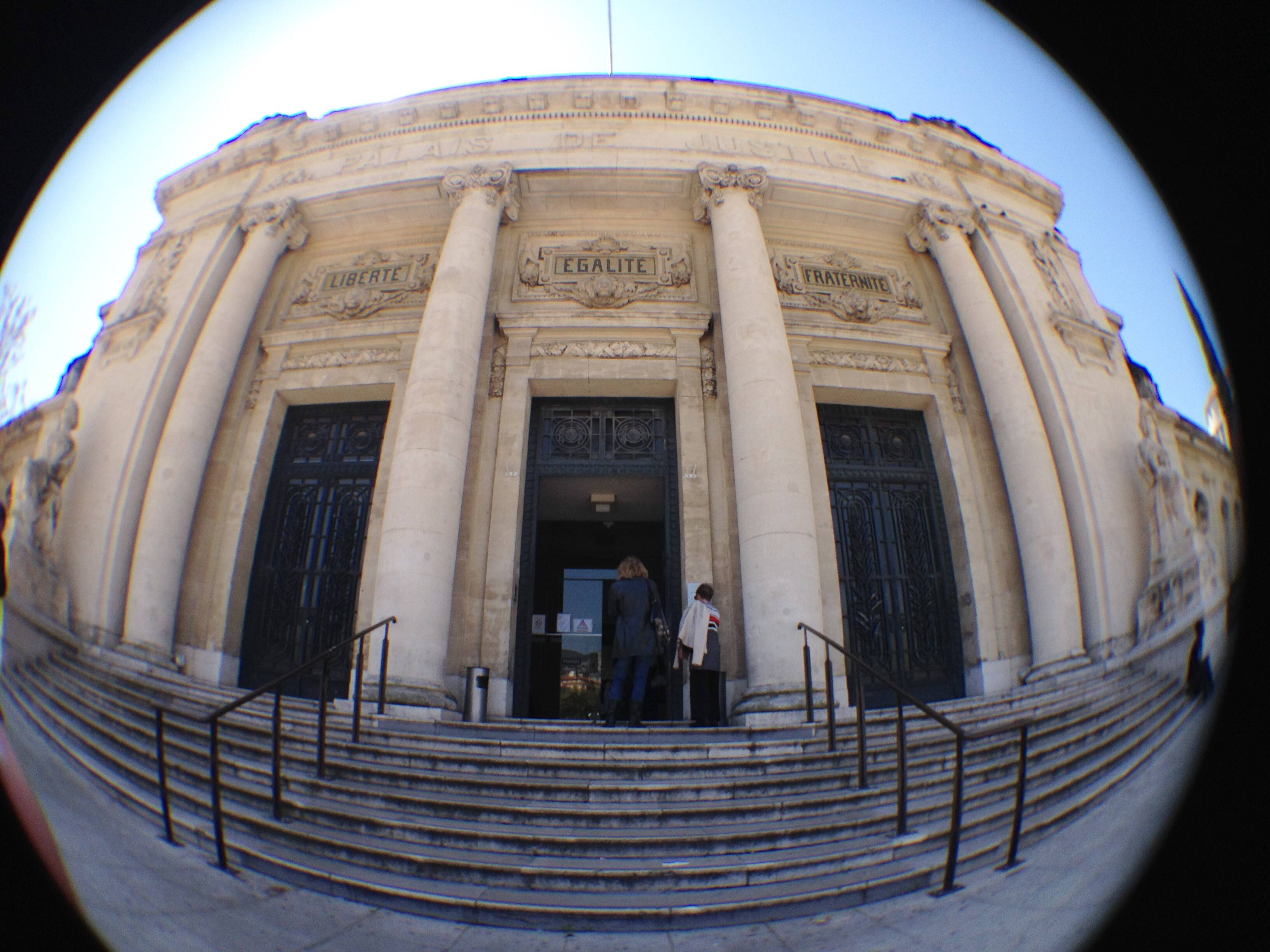 "Elle, c'était pour m'amuser pour les vacances": accusé de viol, un trentenaire jugé à Toulon cinq ans après les faits