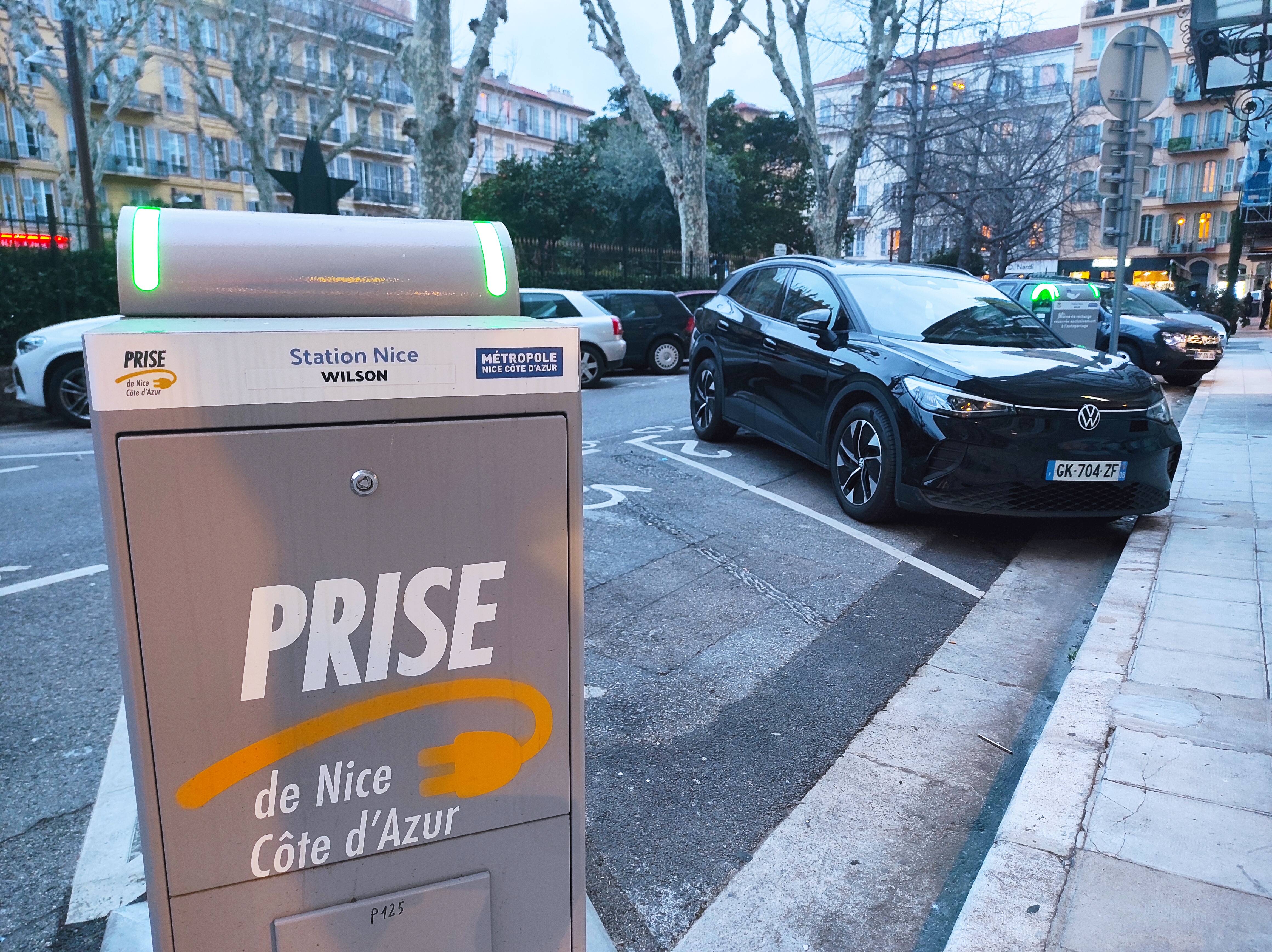 "De gratuit à 65 euros par mois": une infirmière libérale en colère contre la nouvelle tarification des bornes de recharge à Nice