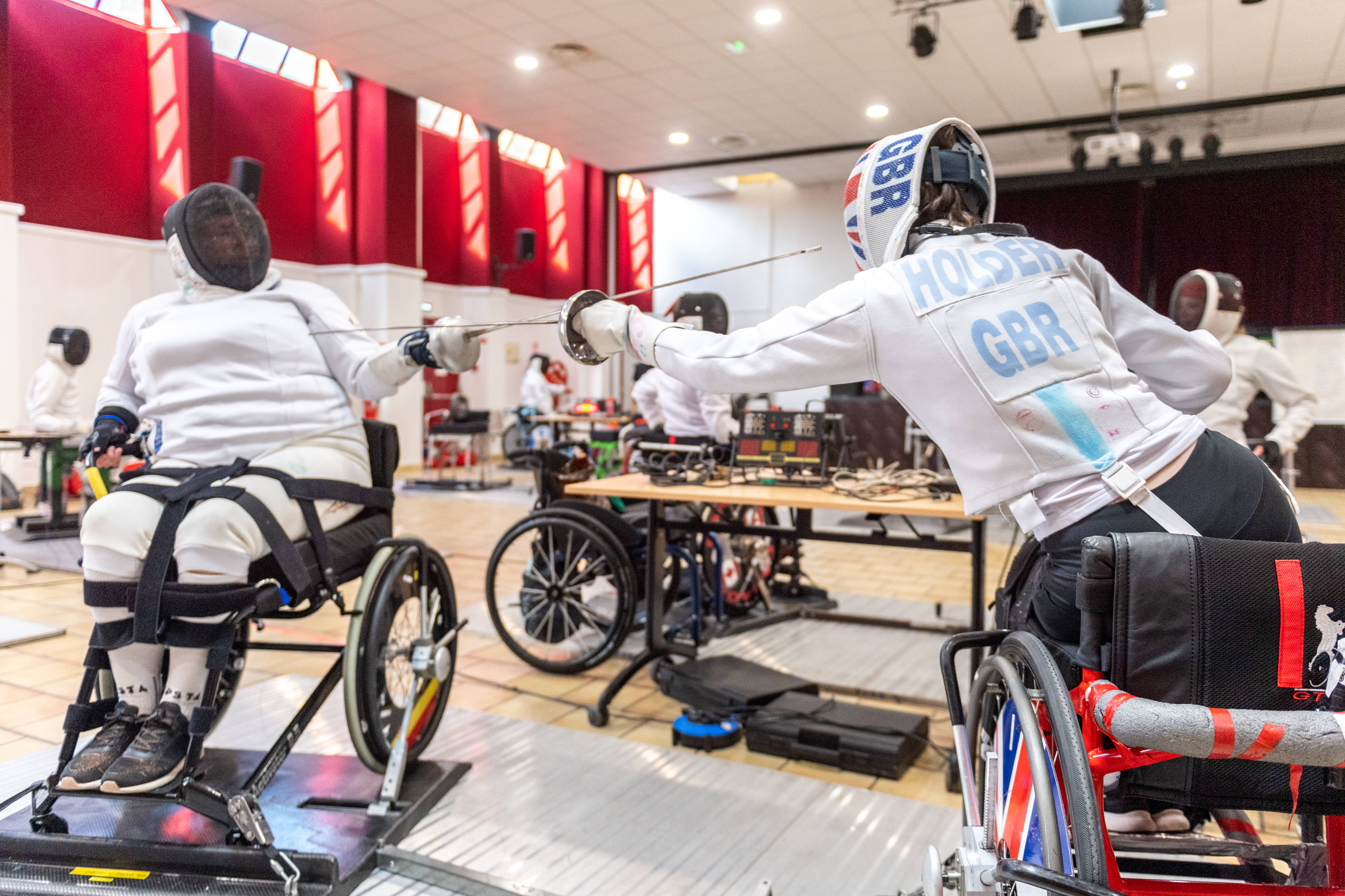 Des escrimeurs de huit pays réunis pour un stage à Fréjus avec les Jeux paralympiques de 2024 en ligne de mire