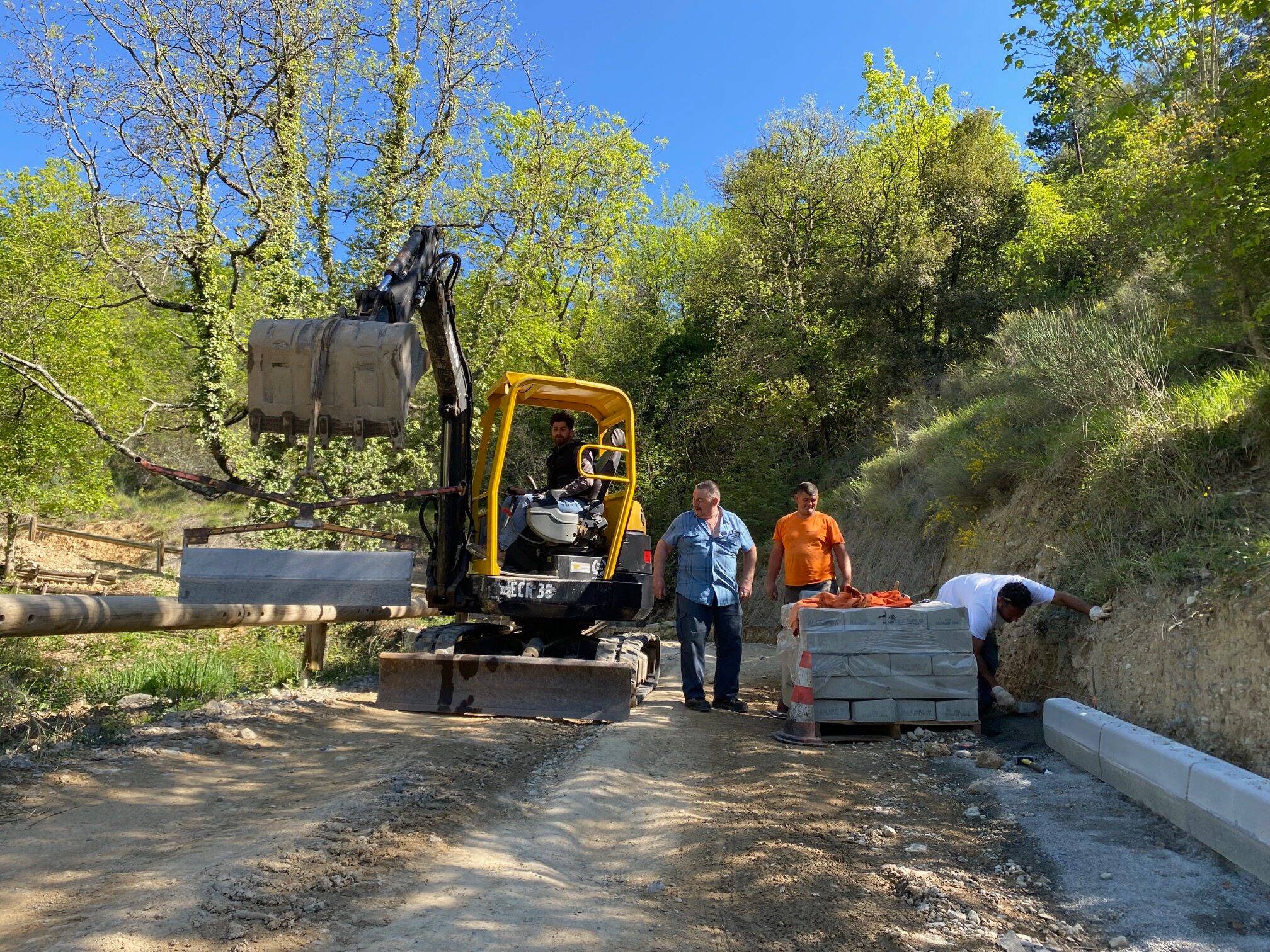 Transformée en piste depuis son effondrement il y a 5 ans, cette route de Sospel contraint des riverains à vivre "coupés du monde"