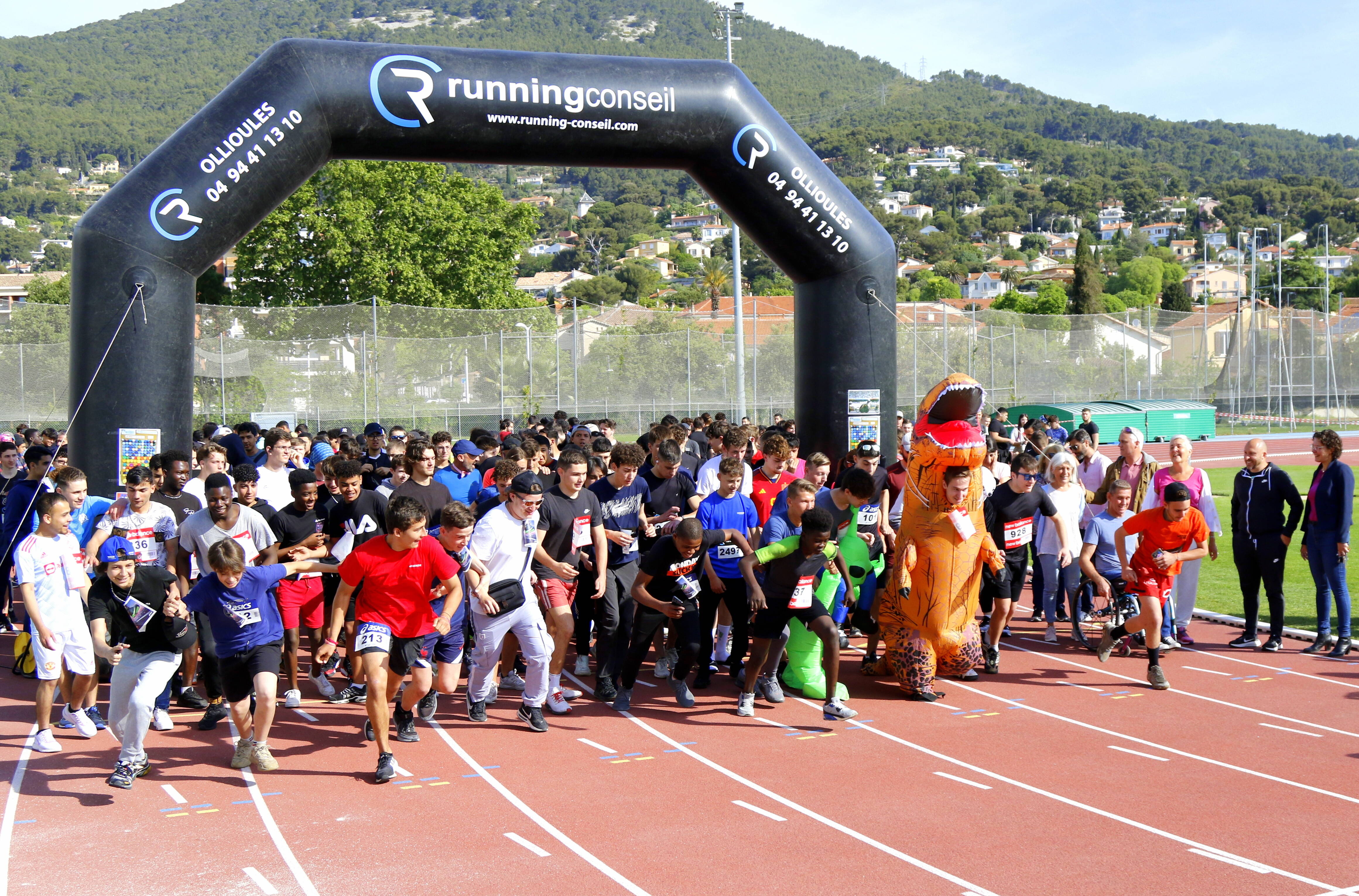 À Toulon, Pierre Mignoni a donné le départ de la course solidaire du lycée Cisson