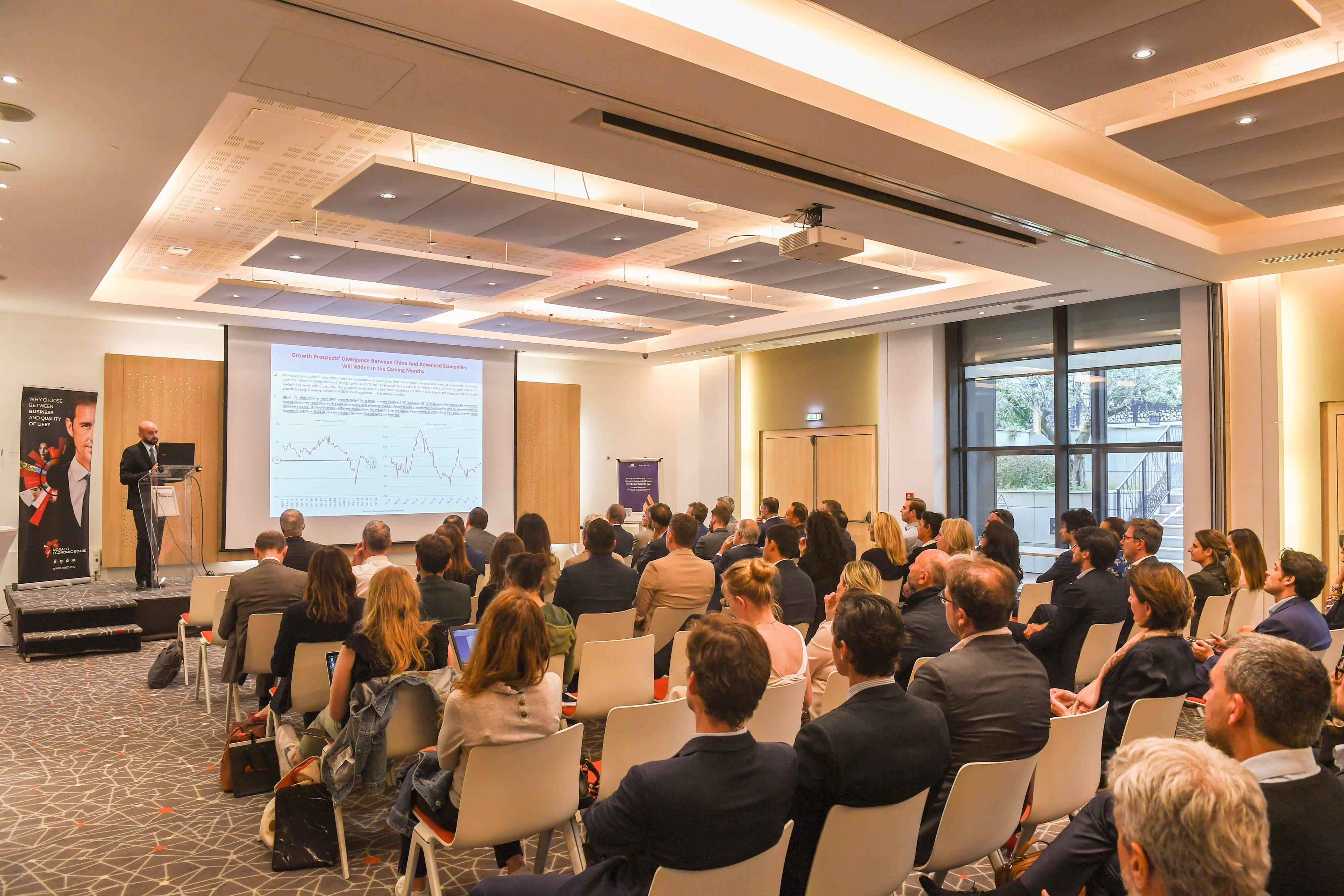 "Une récession rapide est à prévoir aux États-Unis": ce qu'il faut retenir des prévisions d'un économiste au Monaco Economic Broad pour l'année 2023