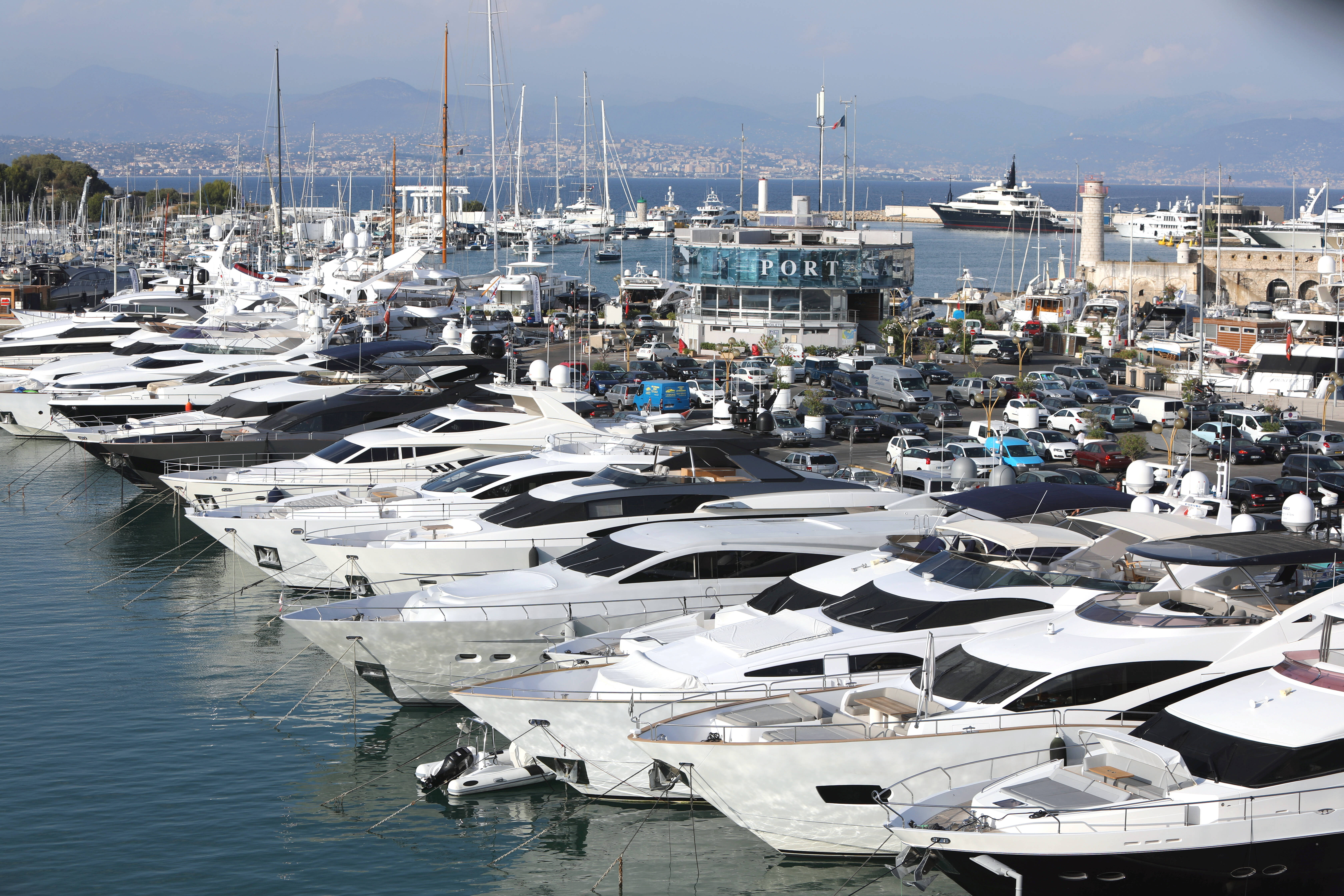 "5% des abonnés utilisent 70% de l'eau": comment l'agglomération de Sophia-Antipolis entre en guerre contre les gros consommateurs