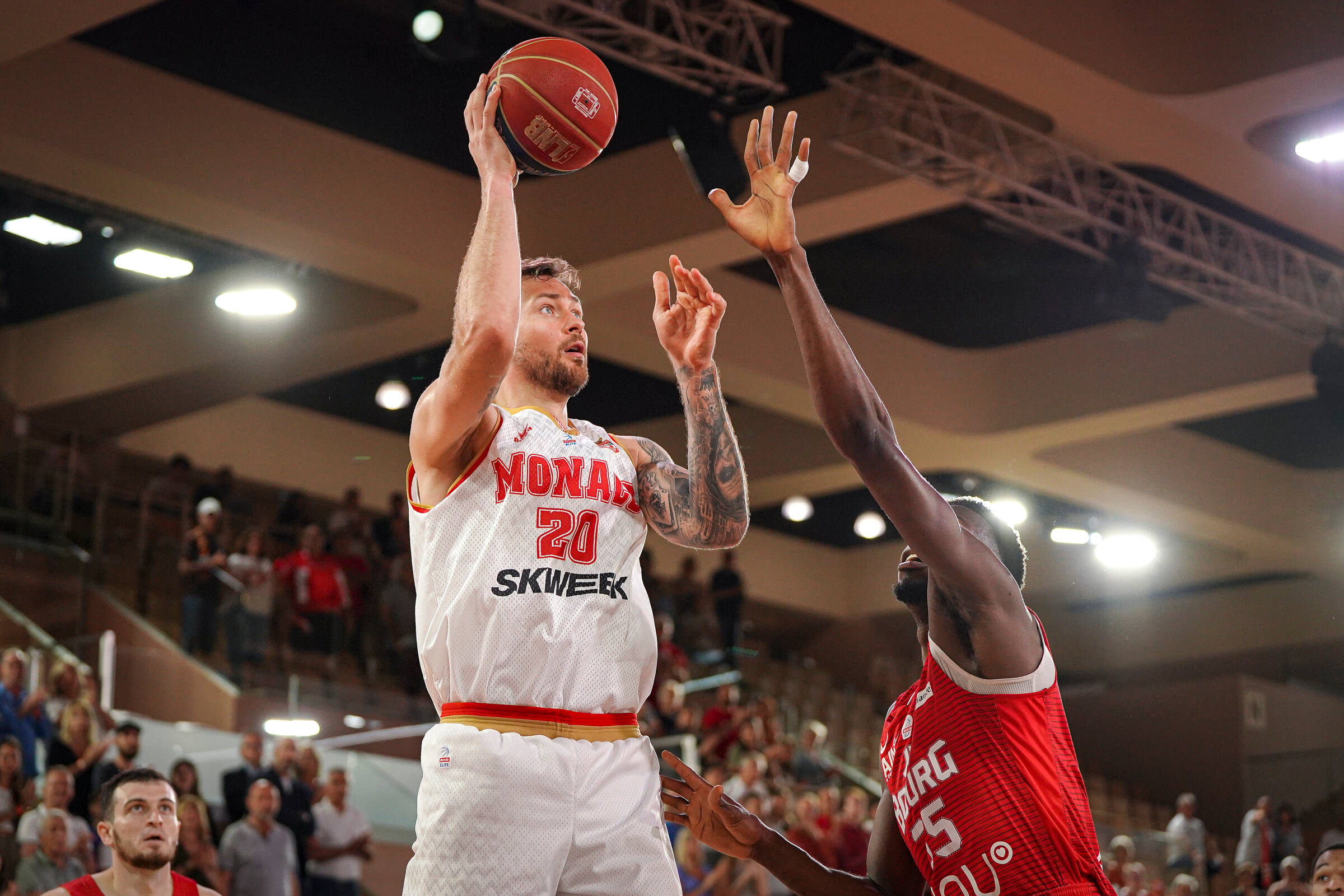 Betclic Elite: La Roca Team domine Bourg-en-Bresse au match 1 des demi-finales