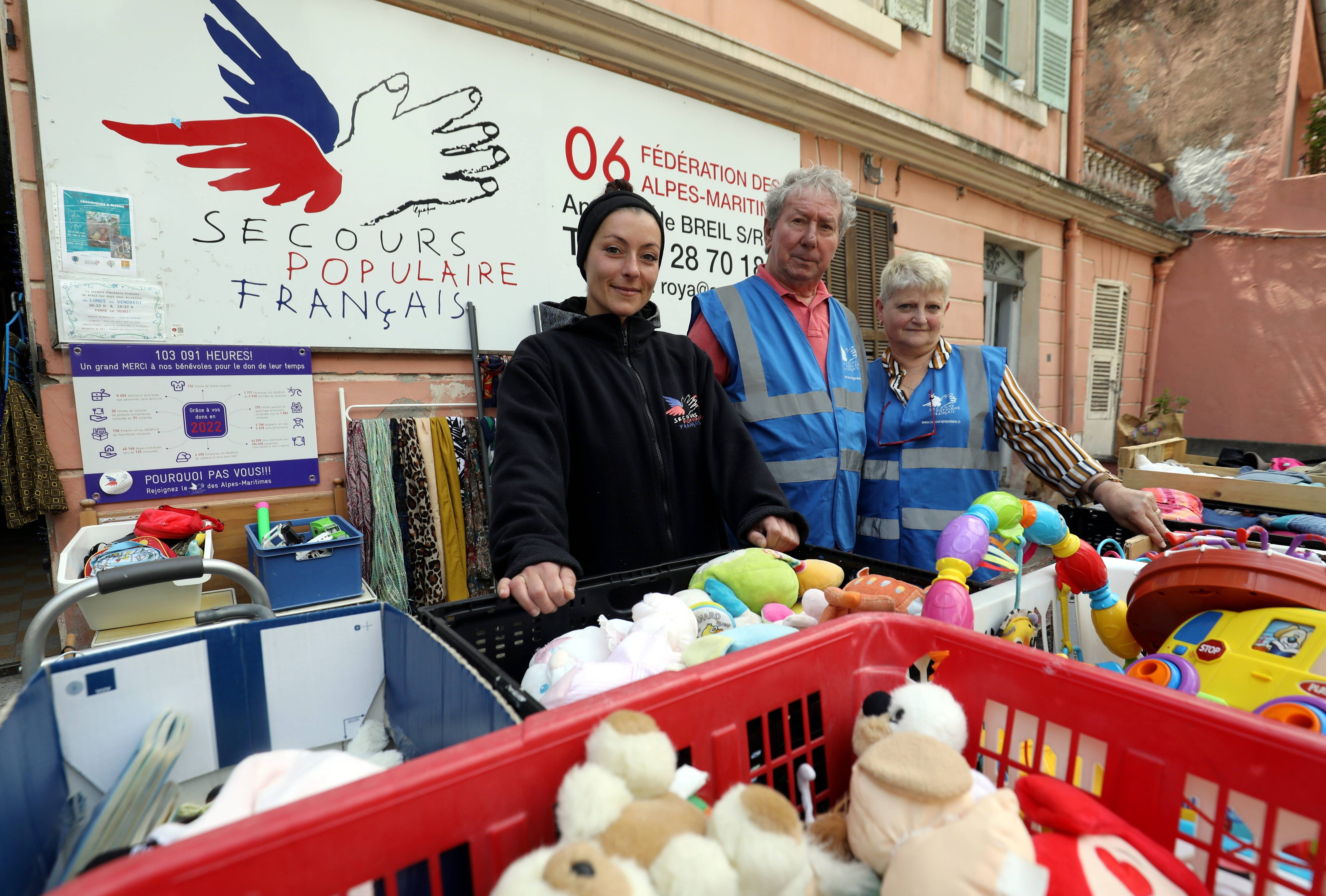"Des gens inscrits il y a 2 ans reviennent nous voir": le Secours populaire poursuit sa mission auprès des sinistrés de la tempête Alex à Breil-sur-Roya