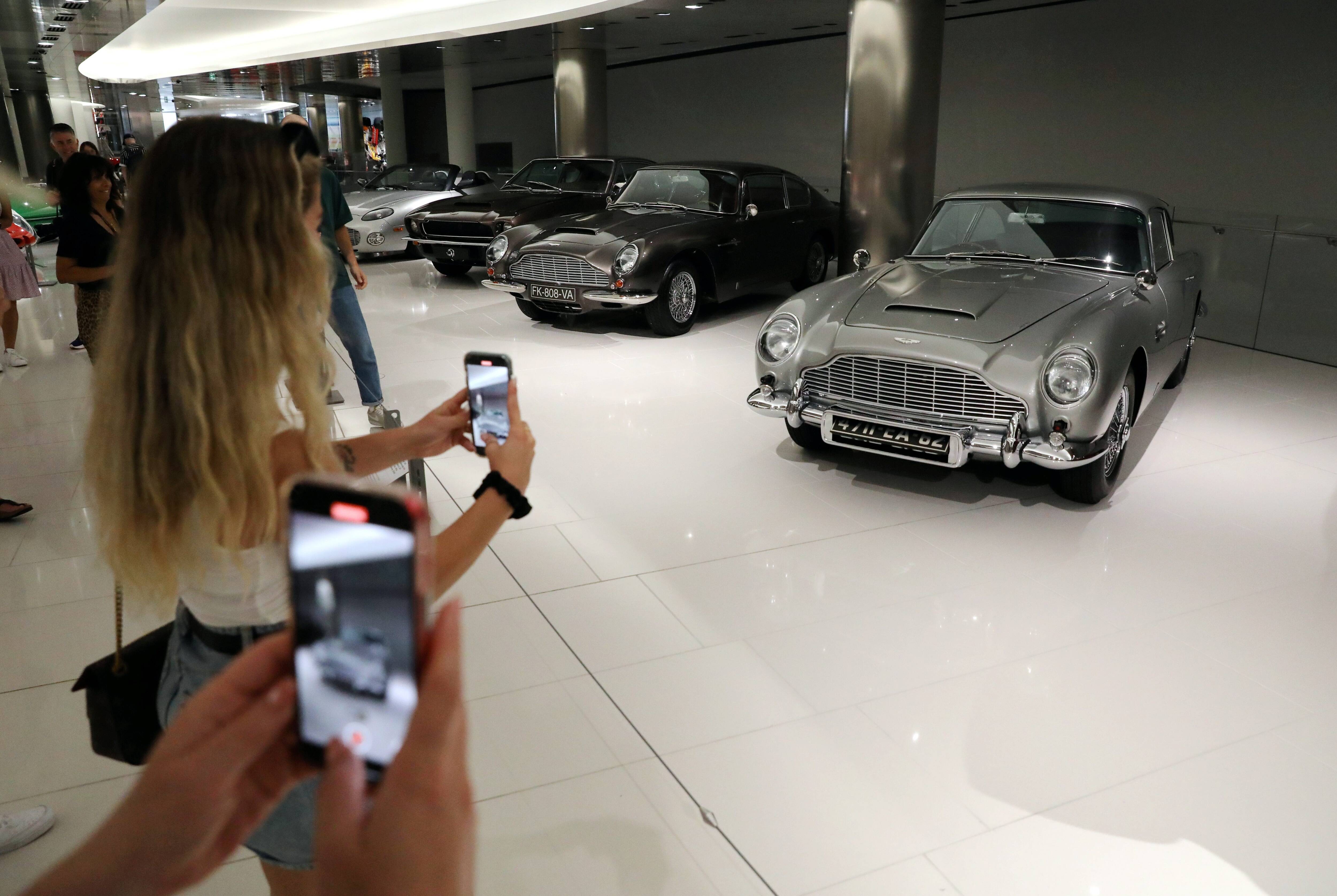 Huit Aston Martin dont celle de James Bond s'exposent à la Collection du Prince à Monaco