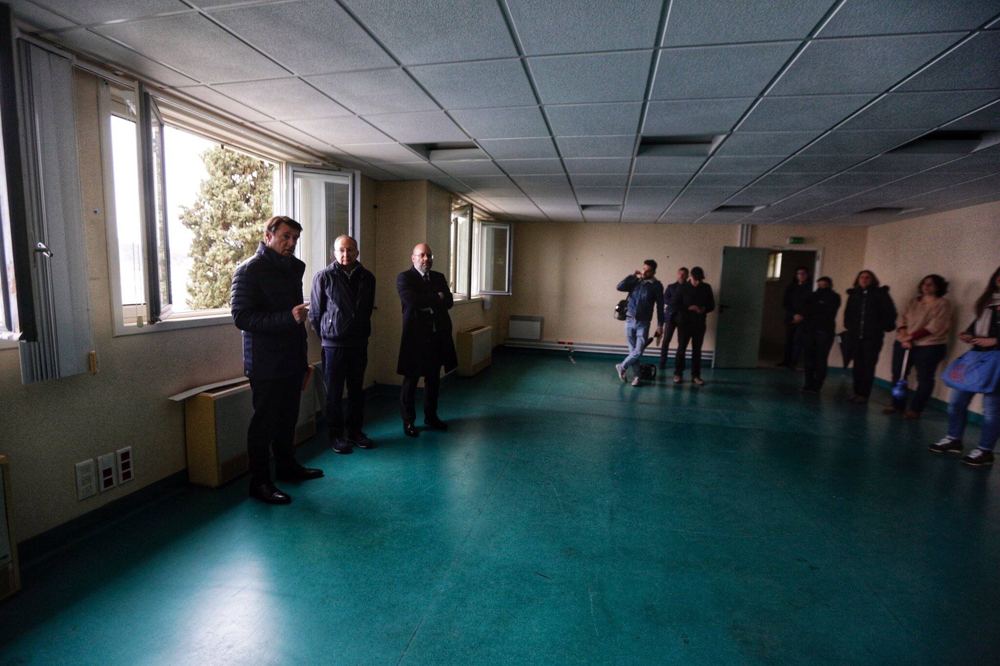 C'était une promesse de campagne de Christian Estrosi: quel avenir pour cet édifice squatté du port de Nice qui devait être un "labo" sur la nature?