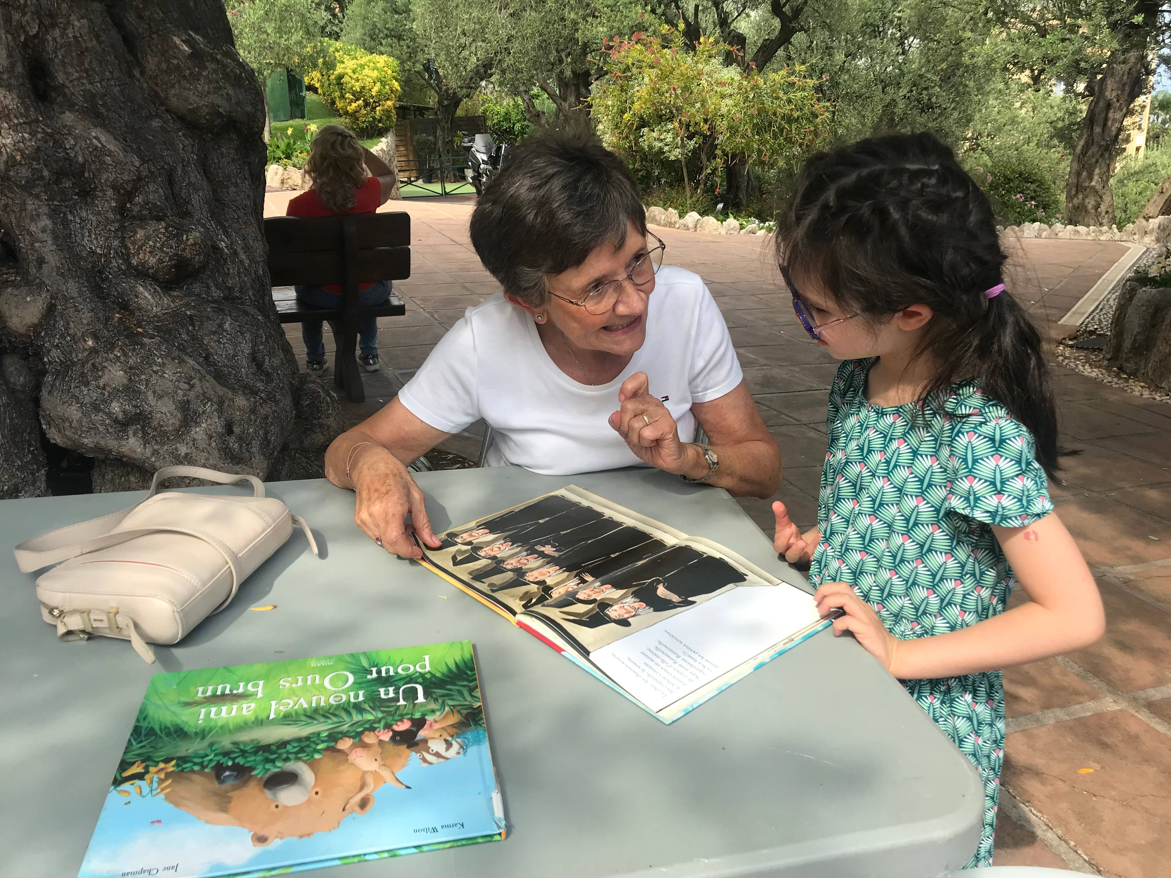 Ces mamies qui font un tabac auprès des enfants à la Fête de la lecture à Monaco