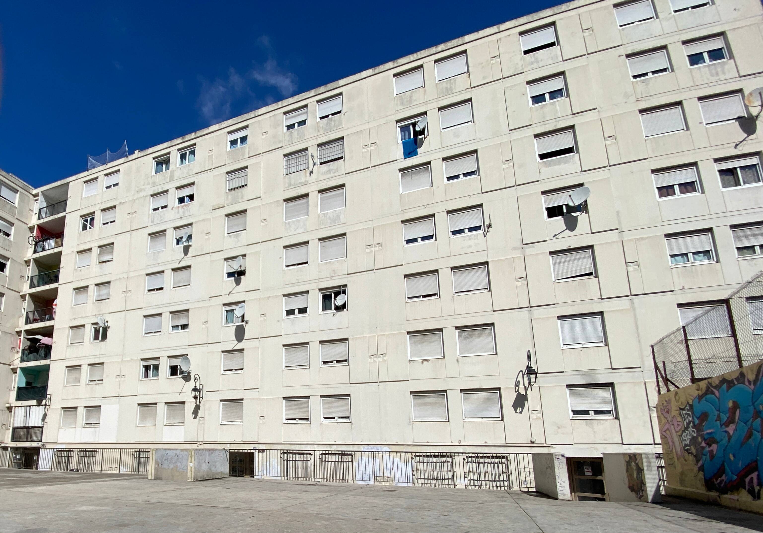 "On crie à l'aide, personne ne répond": en attendant les rénovations, les habitants des HLM du quartier des Liserons à Nice n'en peuvent plus