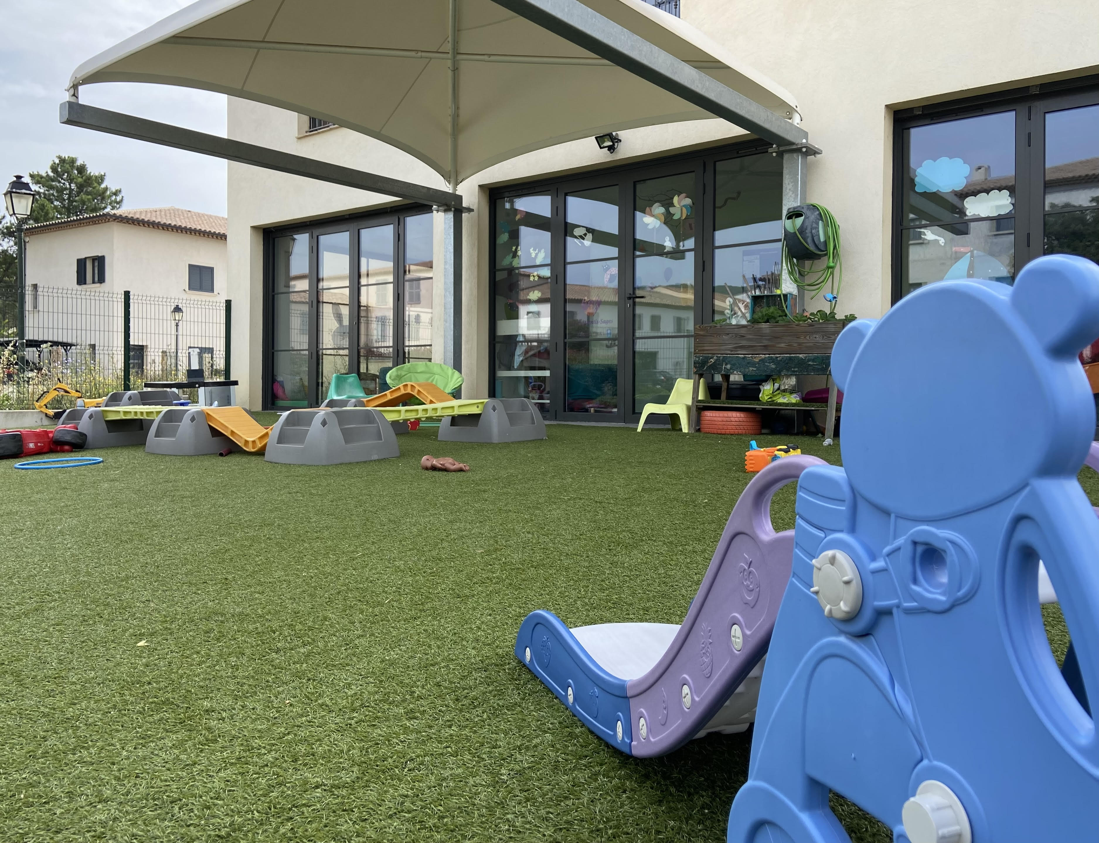 "Je suis démunie": les parents désemparés face à la fermeture définitive de leur crèche à La Môle