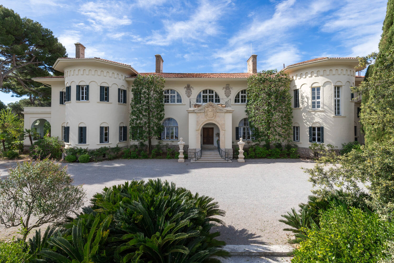 Il est estimé à 120 millions d'euros: qui veut (et peut) bien acheter le château de la Garoupe à Antibes?