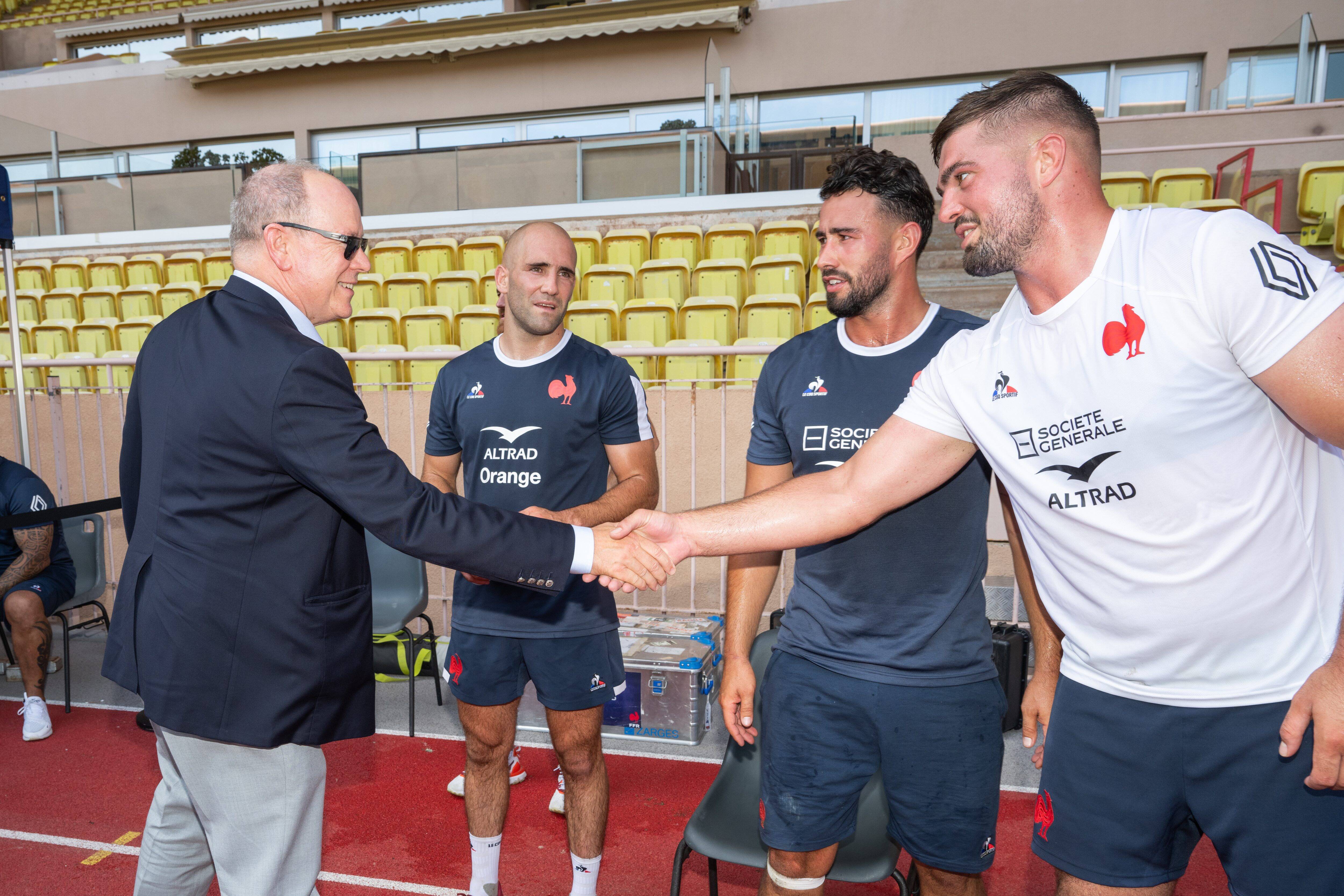 Le prince Albert II rencontre le XV de France en stage de préparation au Louis II à Monaco