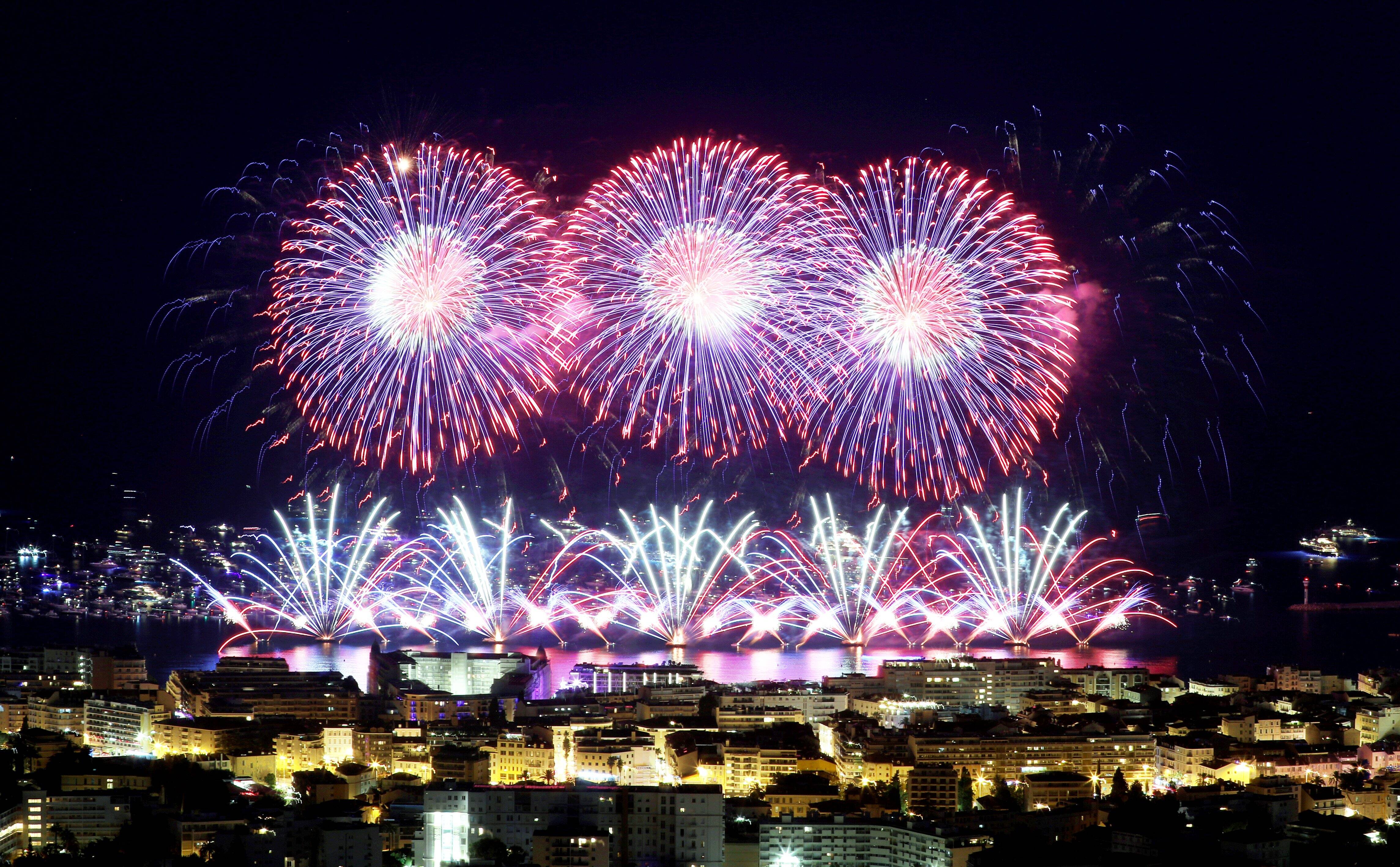 Six feux d'artifice en baie de Cannes jusqu'à fin août: ce qui vous attend au festival pyrotechnique