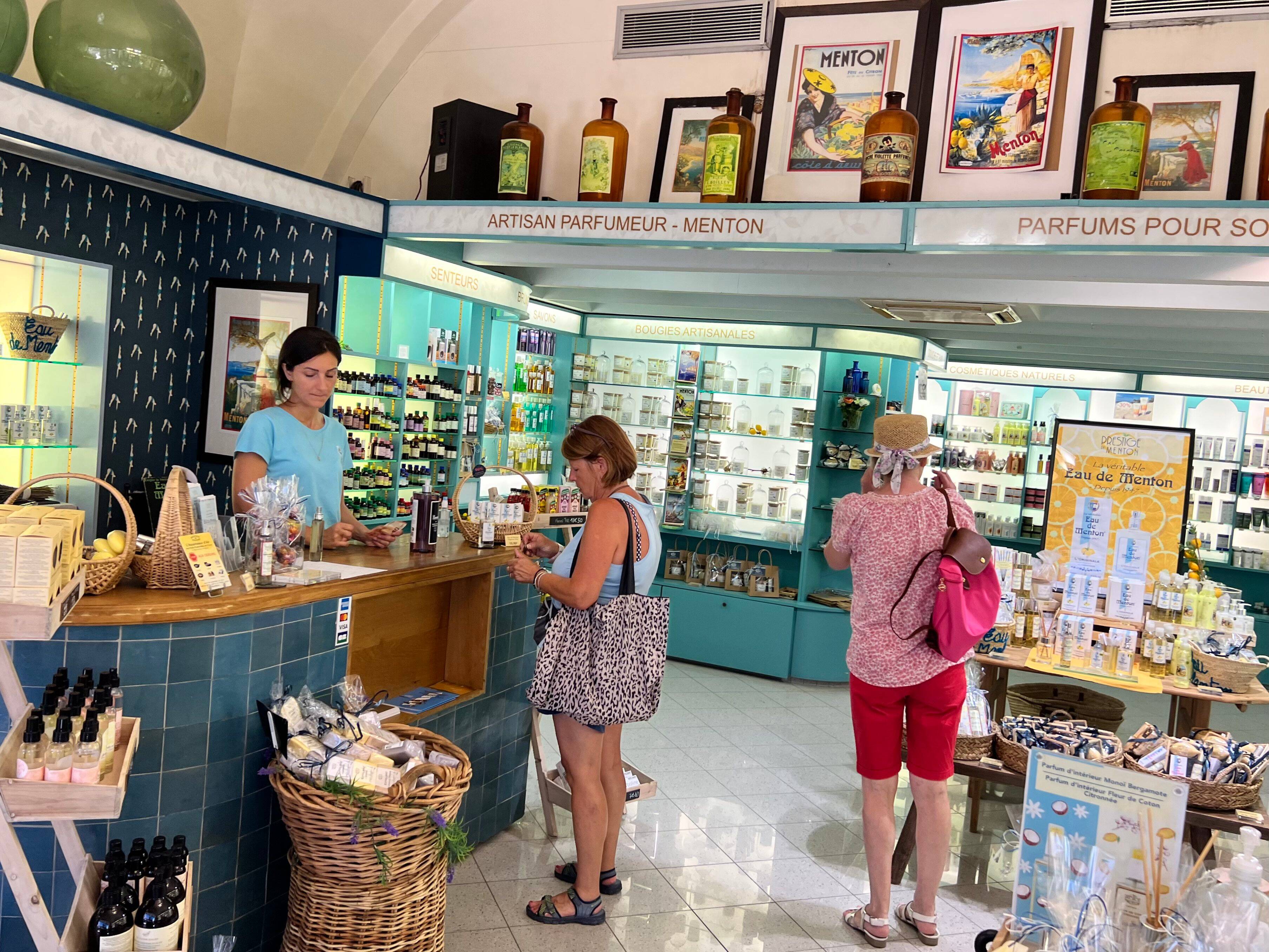 On vous présente "L'eau de Menton", une véritable institution née il y a 76 ans dans la citée du citron
