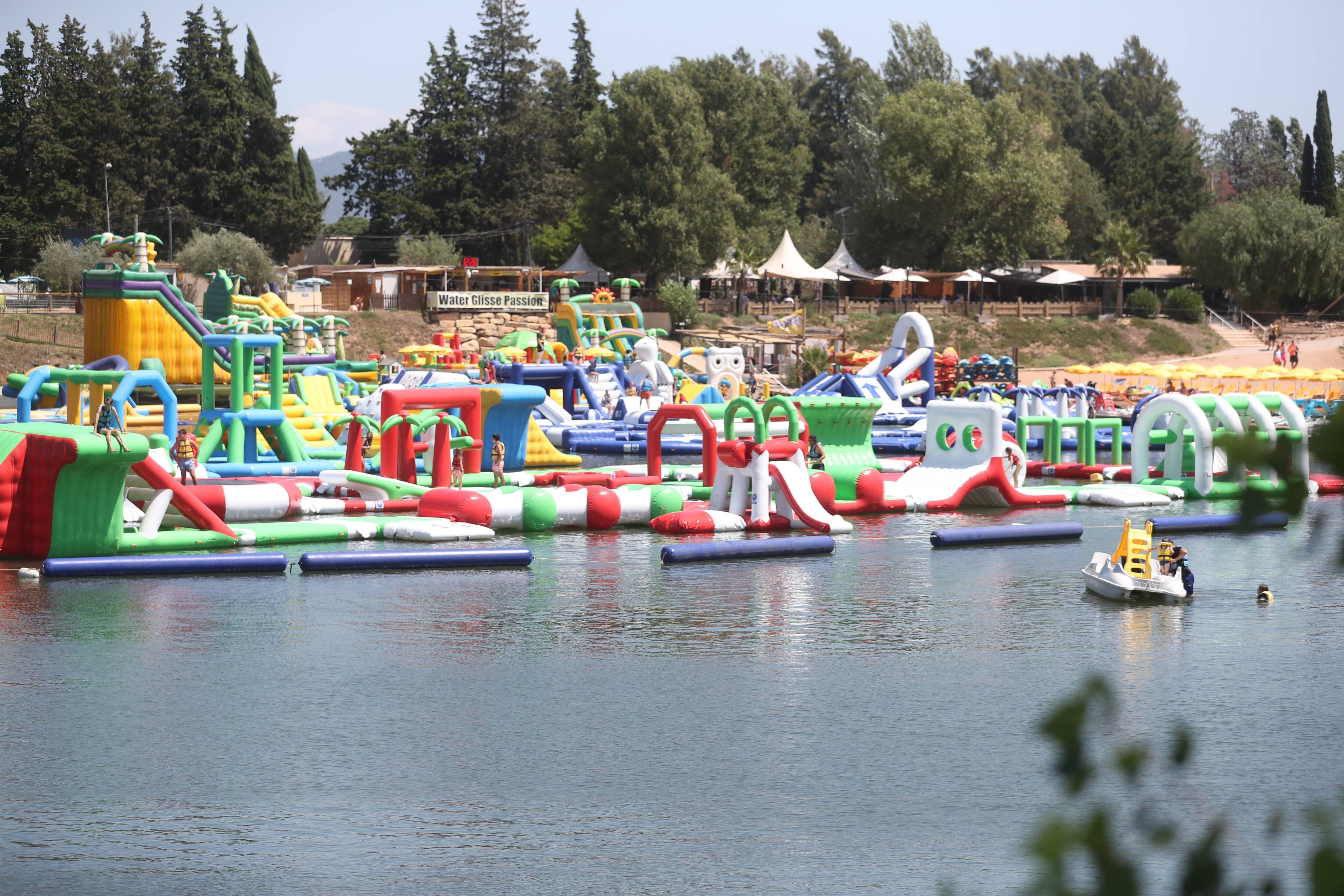 "Nous ne sommes pas des squatteurs": le bras fer judiciaire continue entre ce parc aquatique et la mairie de Roquebrune-sur-Argens