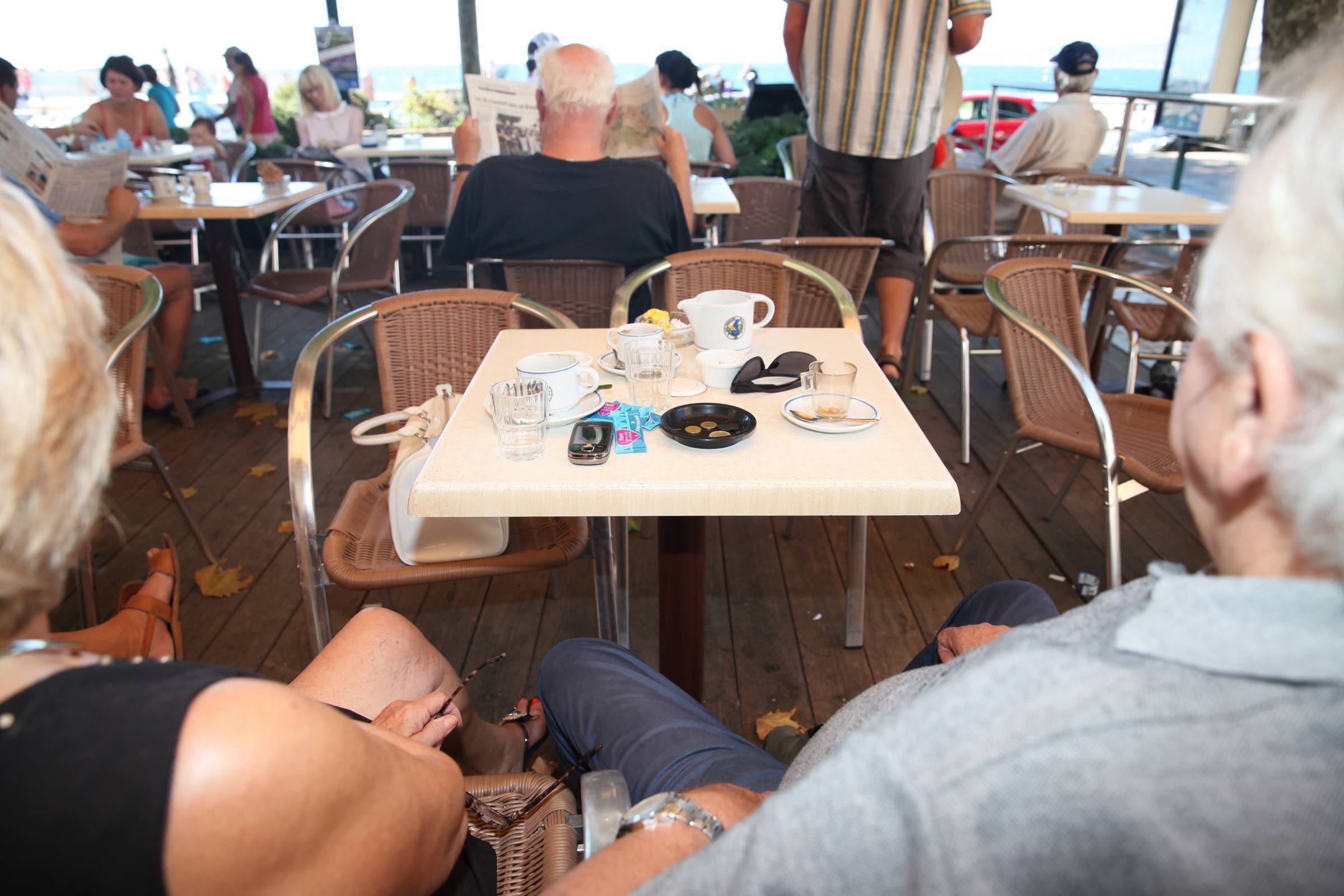 Comment l'inflation et le paiement sans contact impactent les pourboires dans les restaurants à Saint-Raphaël