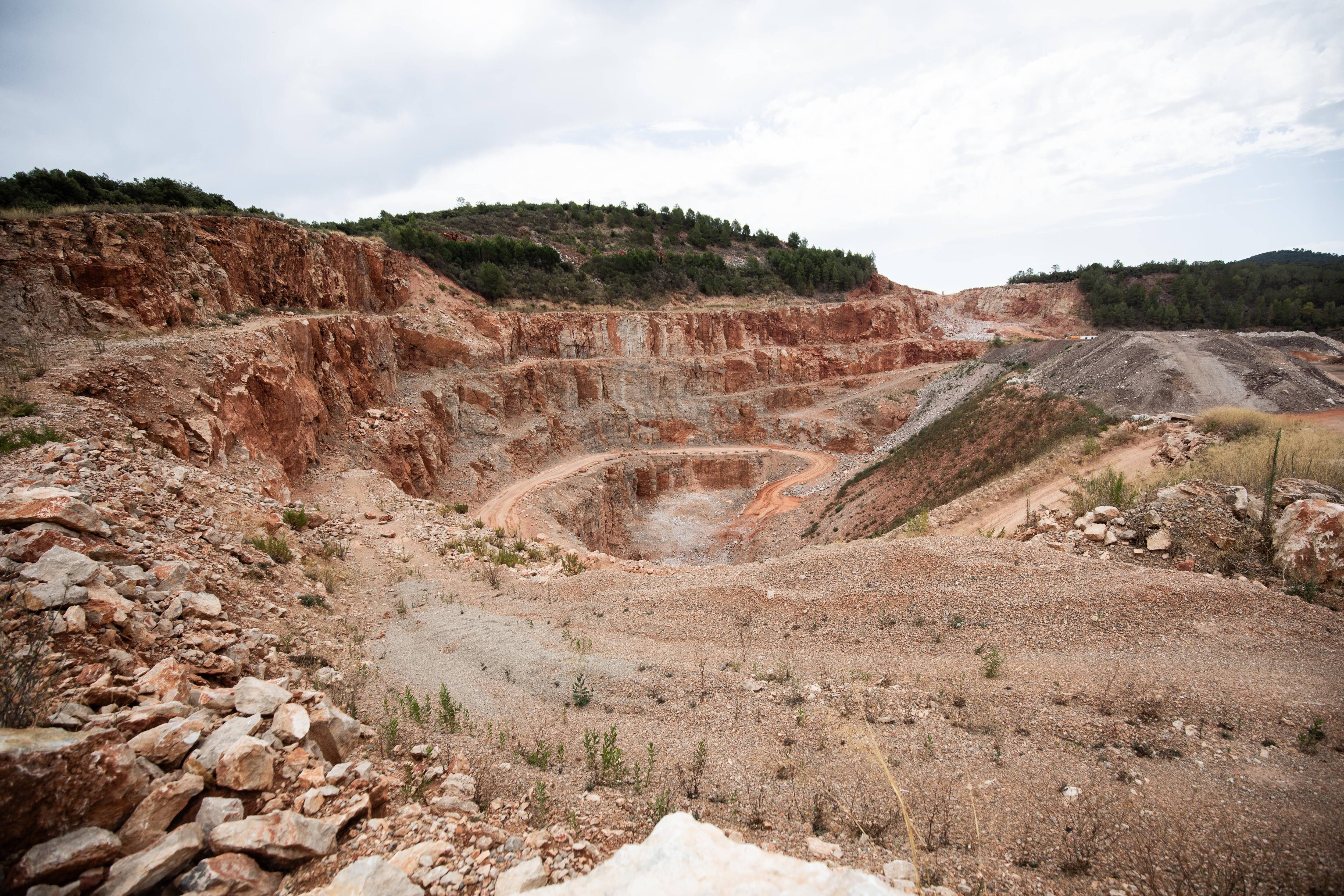 Des déchets ont-ils été enfouis dans la carrière de Flassans?