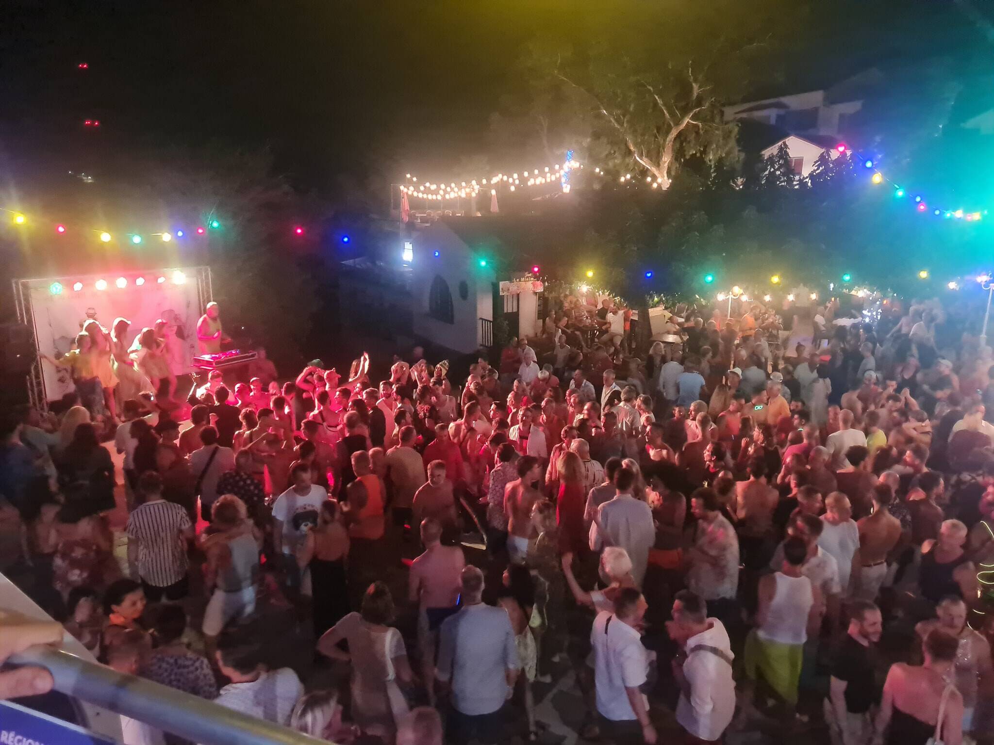 "La clientèle de l'île commence à annuler ses séjours ou à les écourter": au Levant, ce lieu mythique de la fête doit couper le son