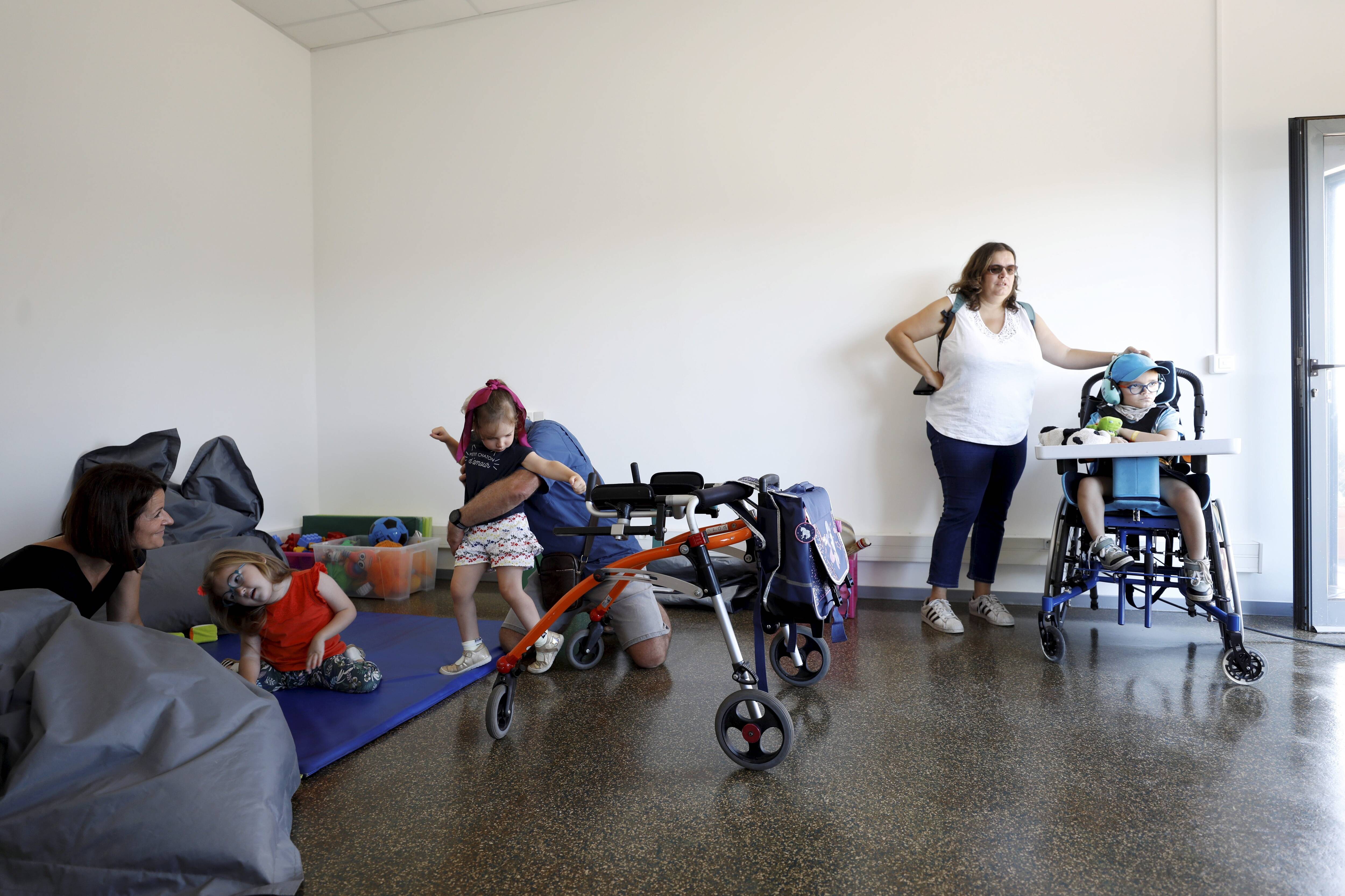 C'est une première dans les Alpes-Maritimes: une école de la Côte d'Azur ouvre une classe pour les élèves polyhandicapés