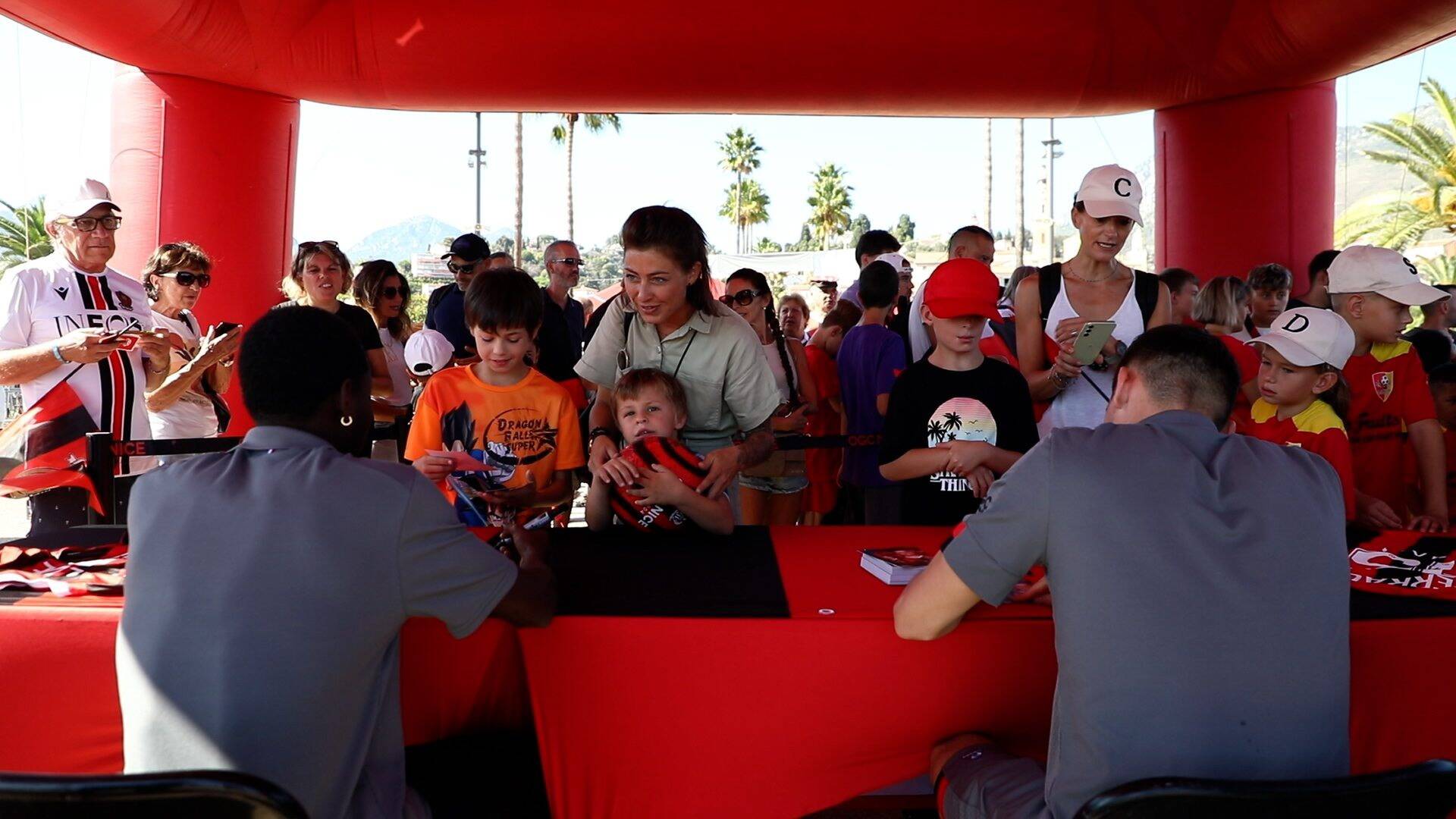 Le village de l'OGC Nice se délocalise à Menton pour la première fois