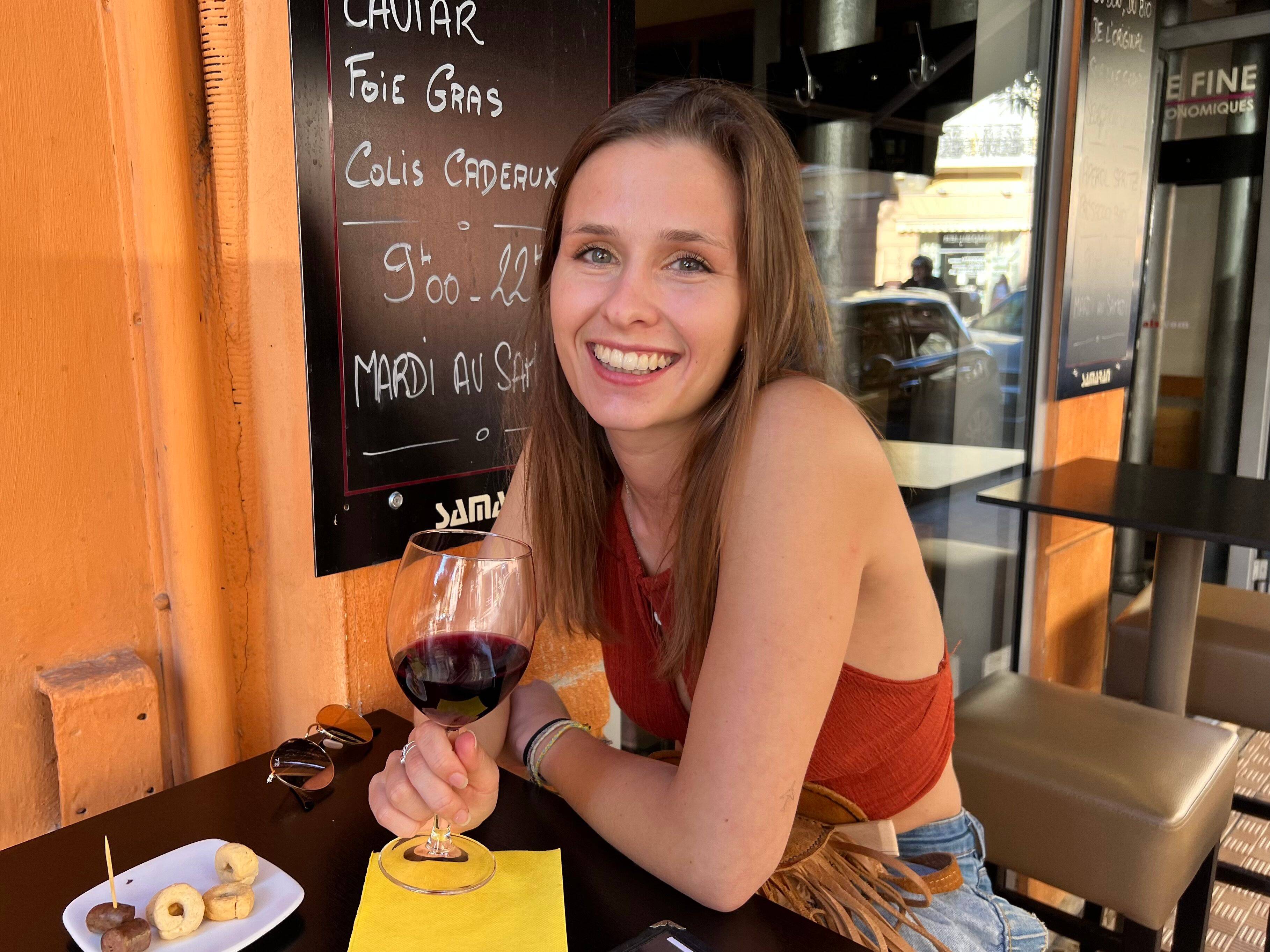 "Le vin est avant tout une question de ressenti": avec son atelier de dégustation à Menton, cette sommelière veut casser les codes de l'Snologie