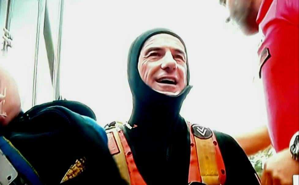 "Un rêve de gosse": l'apnéiste Christophe Lambert, non-voyant, effectue sa première plongée en scaphandrier