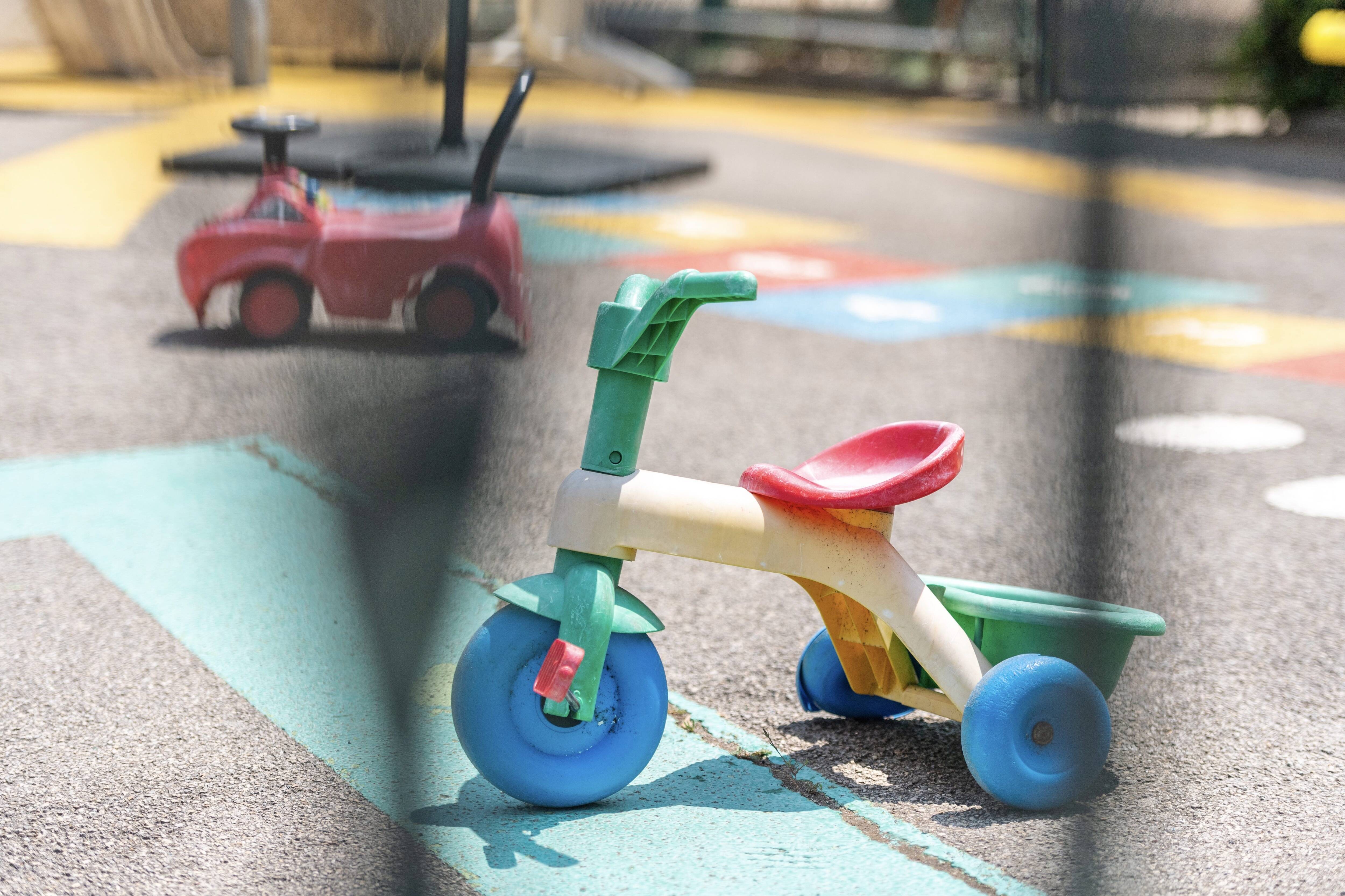 Tapes sur les fesses, couches non changées, mots blessants... Elle a travaillé dans des crèches du Var et des Alpes-Maritimes, une ancienne salariée témoigne