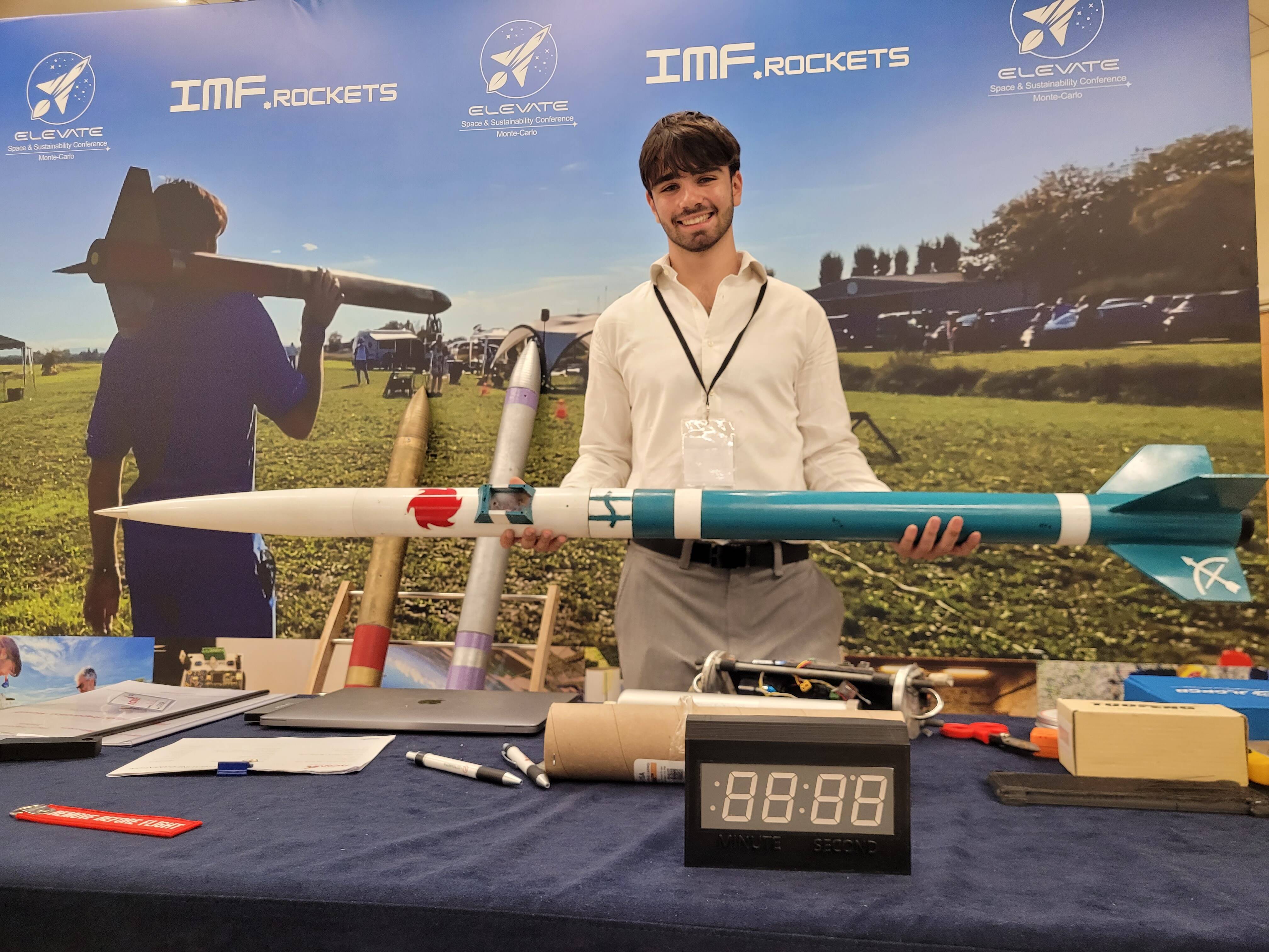 À 16 ans, ce lycéen de Monaco fabrique ses propres fusées avec l'ambition d'envoyer des hommes sur Mars