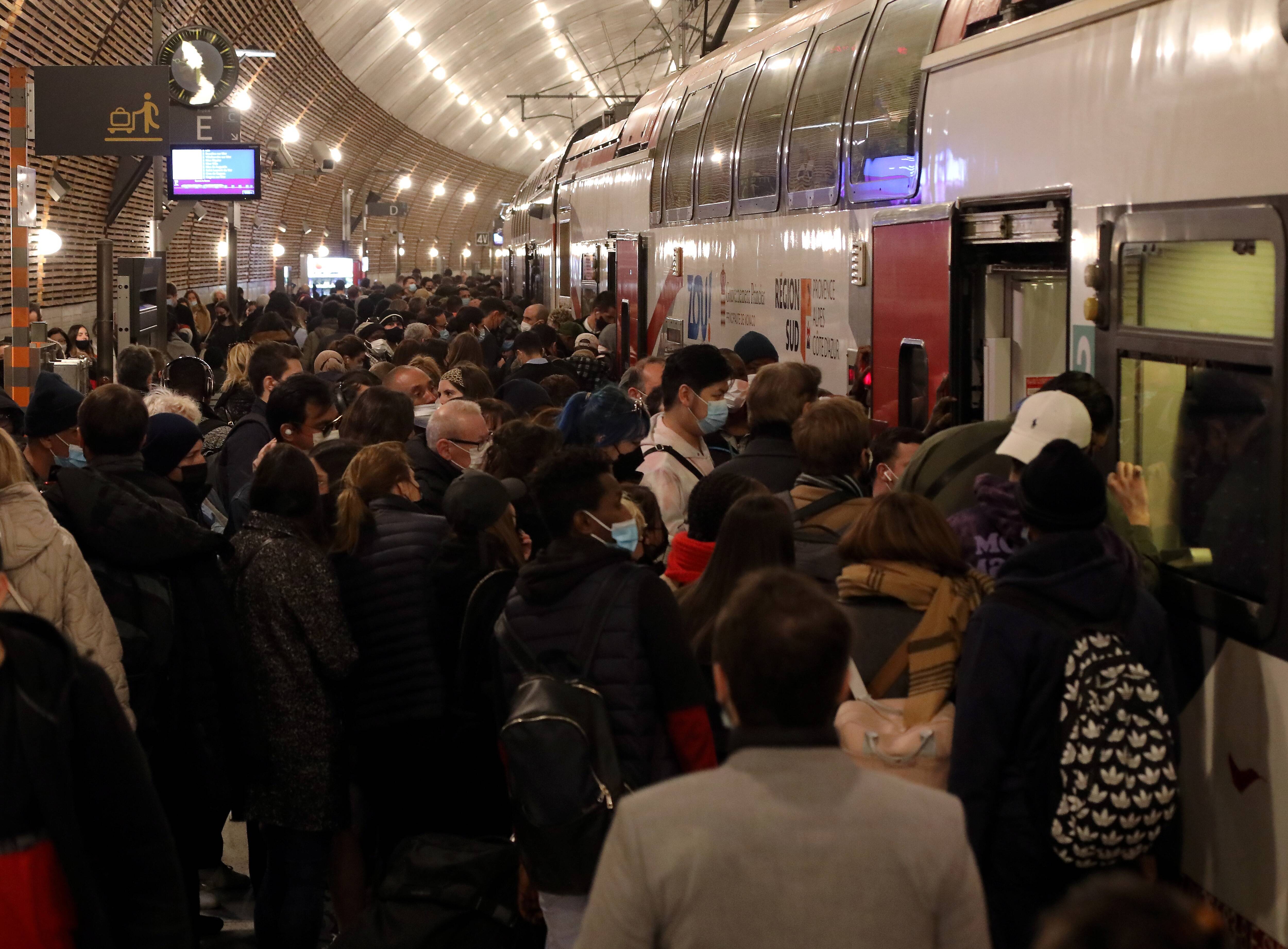 Retards, trains supprimés, rame bondées...: la Principauté lance un ultimatum à la SNCF sur son service TER entre Nice et Monaco