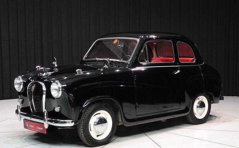 "Elle n'a jamais roulé": ce samedi, une voiture d'exception du prince Rainier III sera vendue aux enchères à La Baule