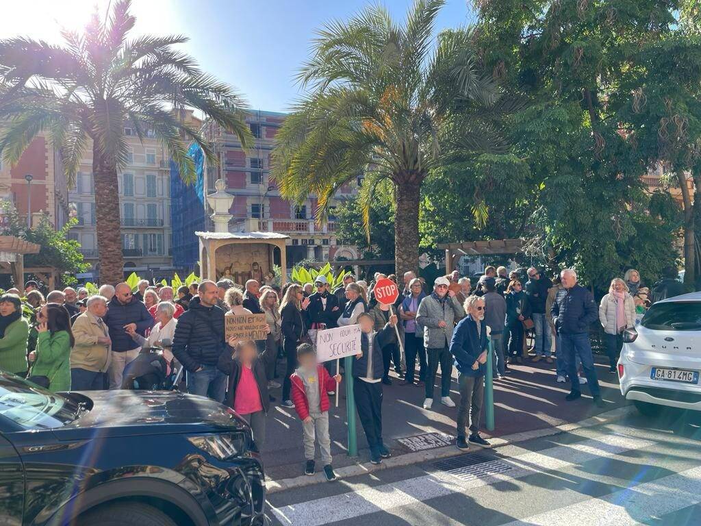 "Nous restons un groupe pacifique": nouvelle mobilisation à Menton contre le centre pour mineurs