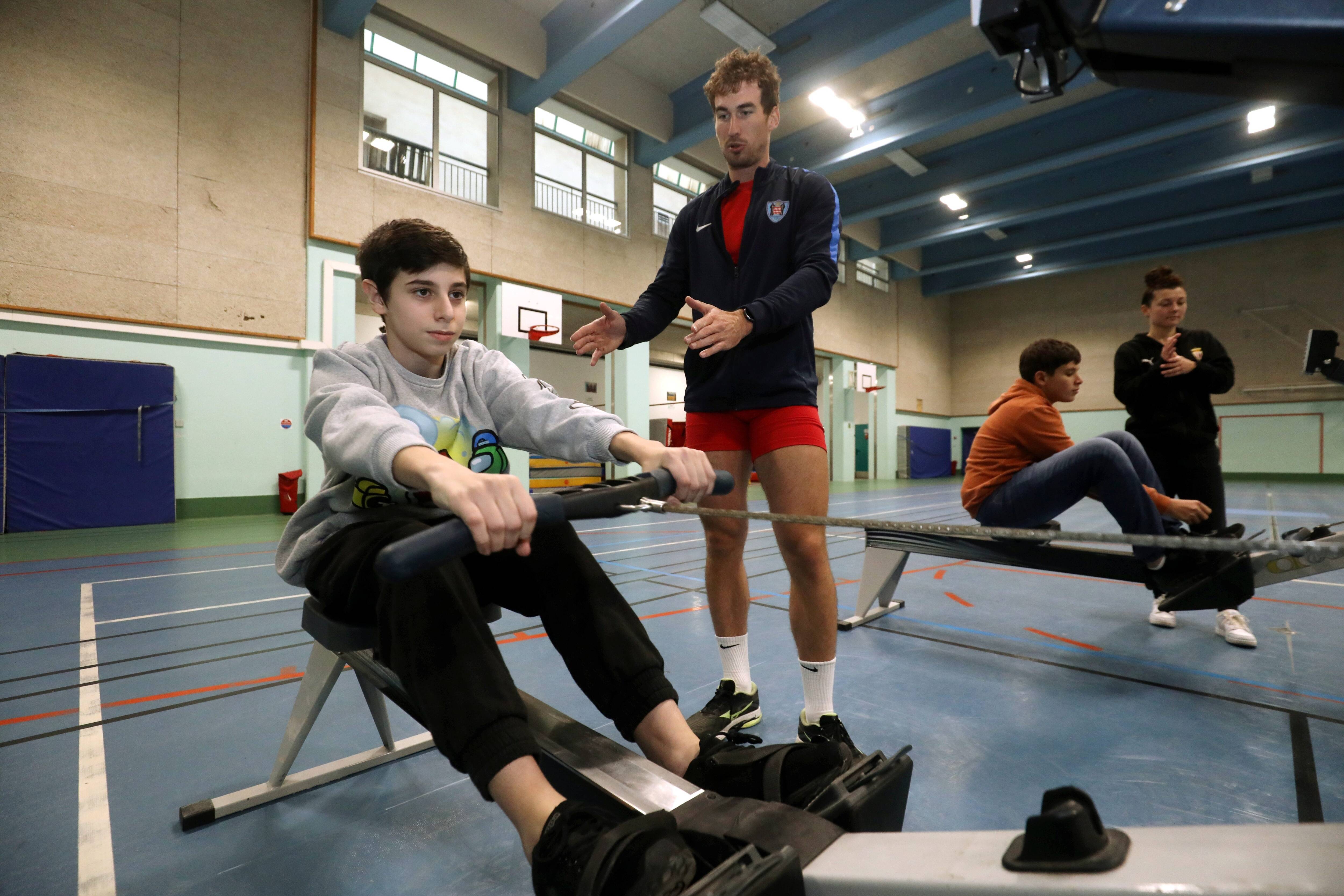 Le rameur monégasque Quentin Antognelli de retour dans ce collège de Menton où sa passion pour l'aviron est née