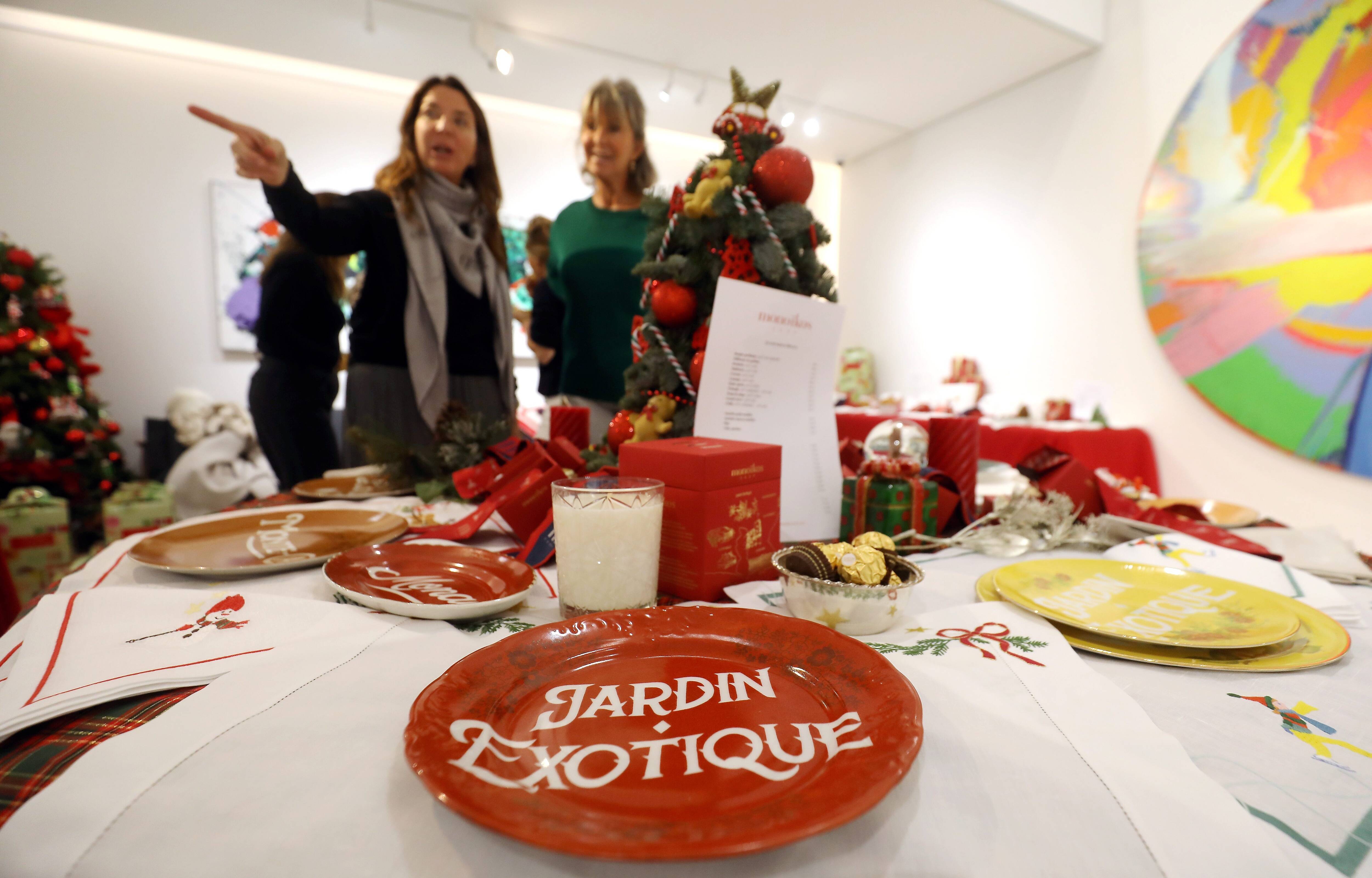 Cravate, écharpe, vaisselle...: des idées originales de cadeaux made in Monaco à mettre sous le sapin